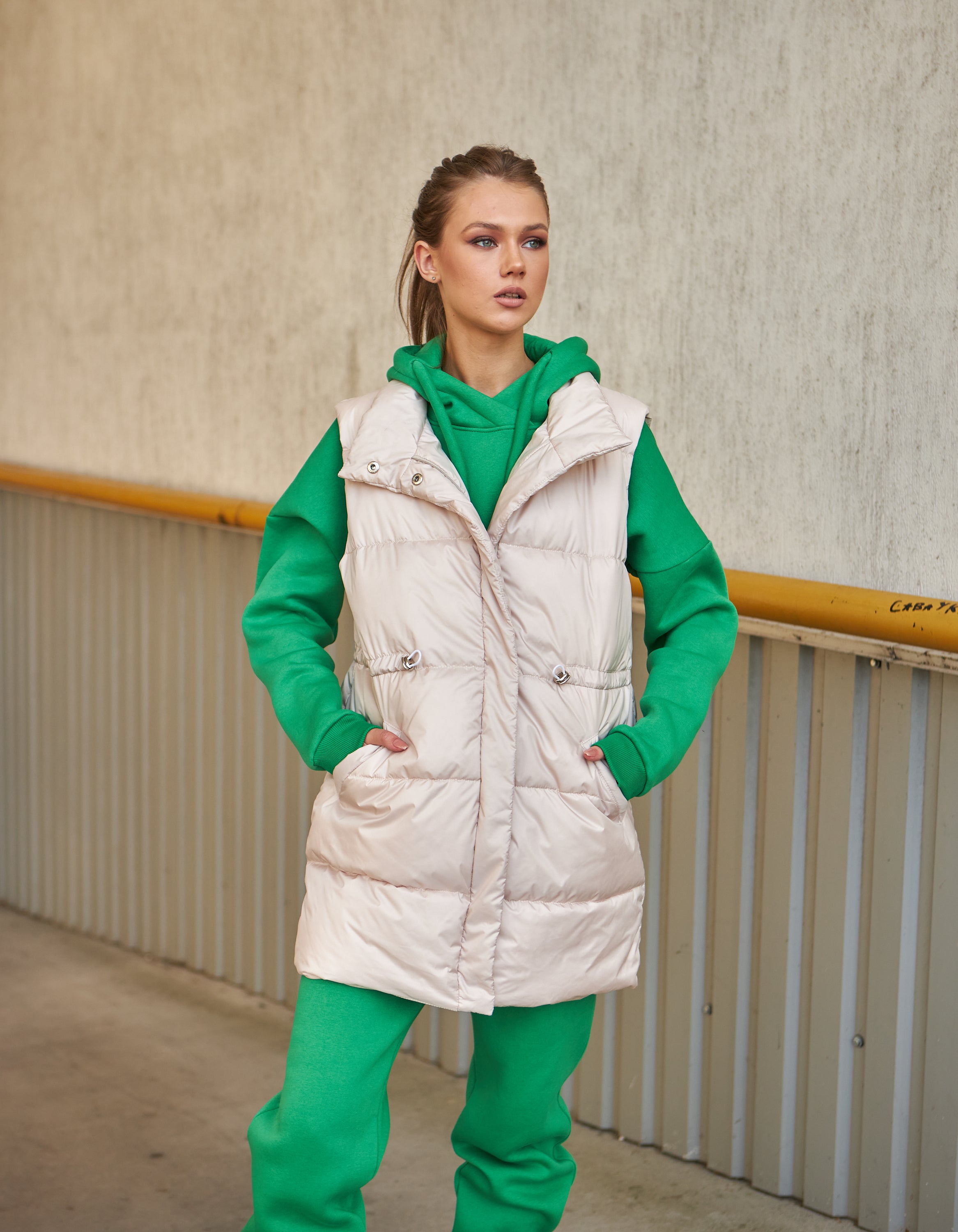 Безрукавка жіноча довга модна на пуху - Wear Me