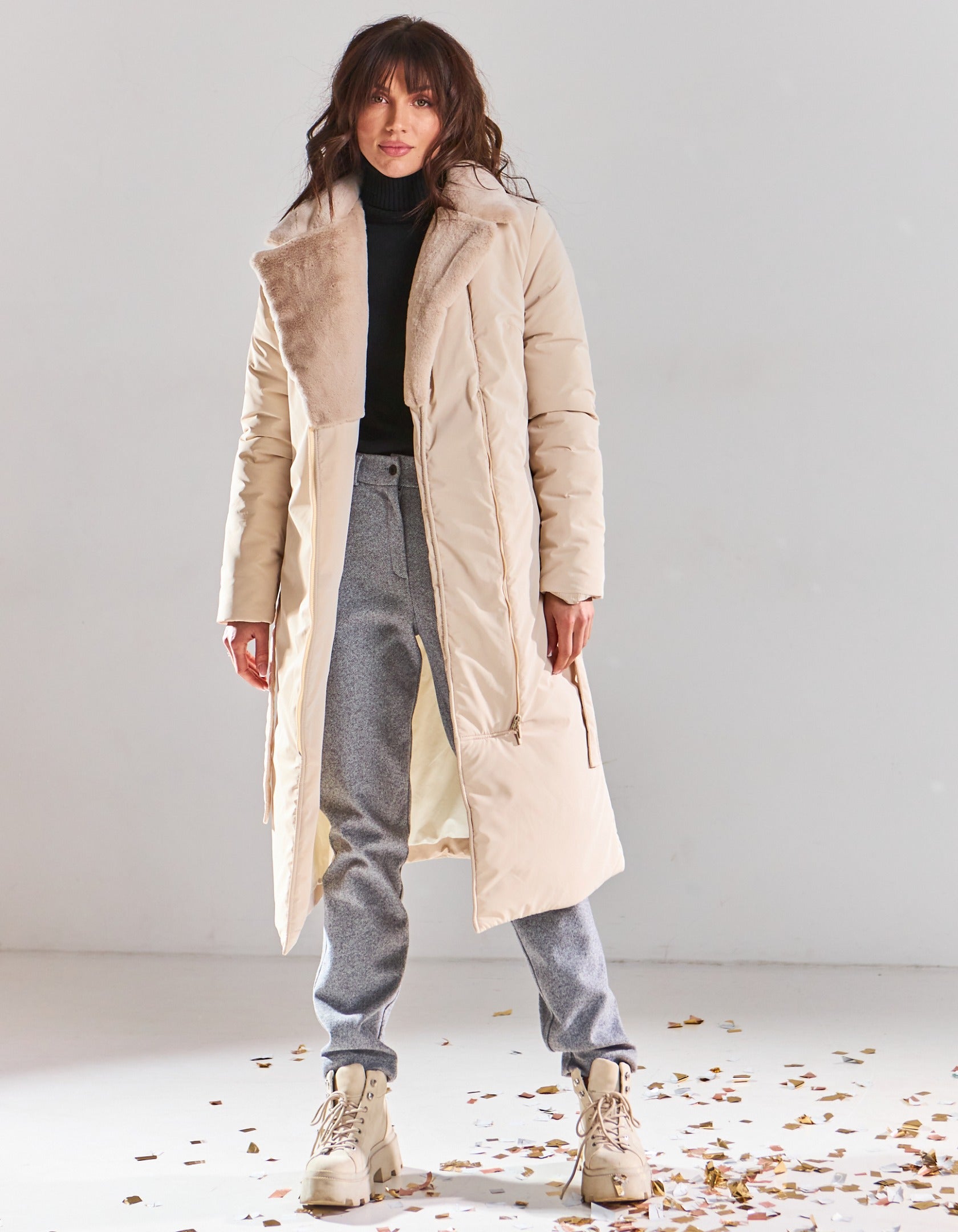 Пальто зимове з плащівки та коміром з кролику - Wear Me