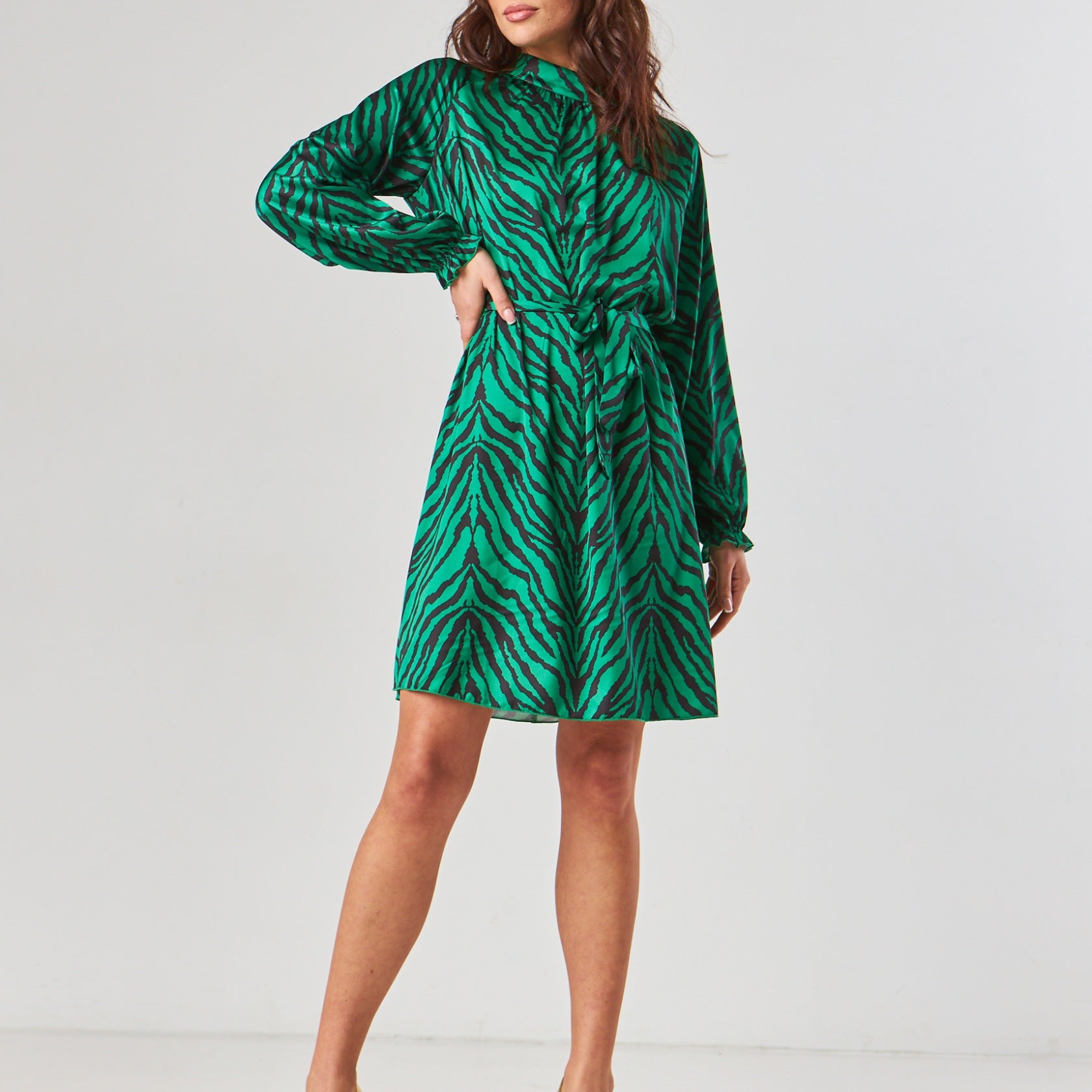 Сукня жіноча коротка з шовку