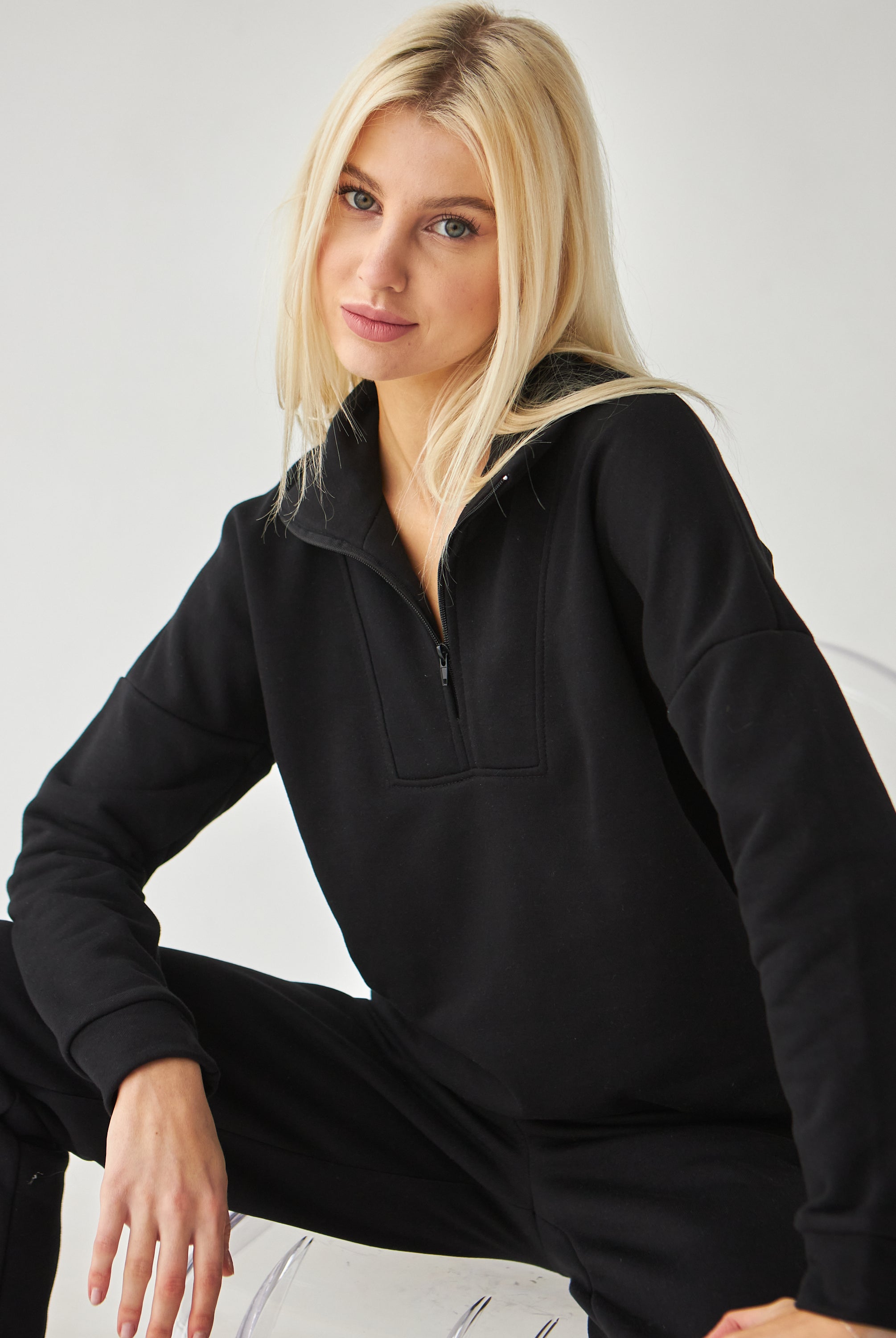 Худі жіноче із замком і високим коміром - Wear Me