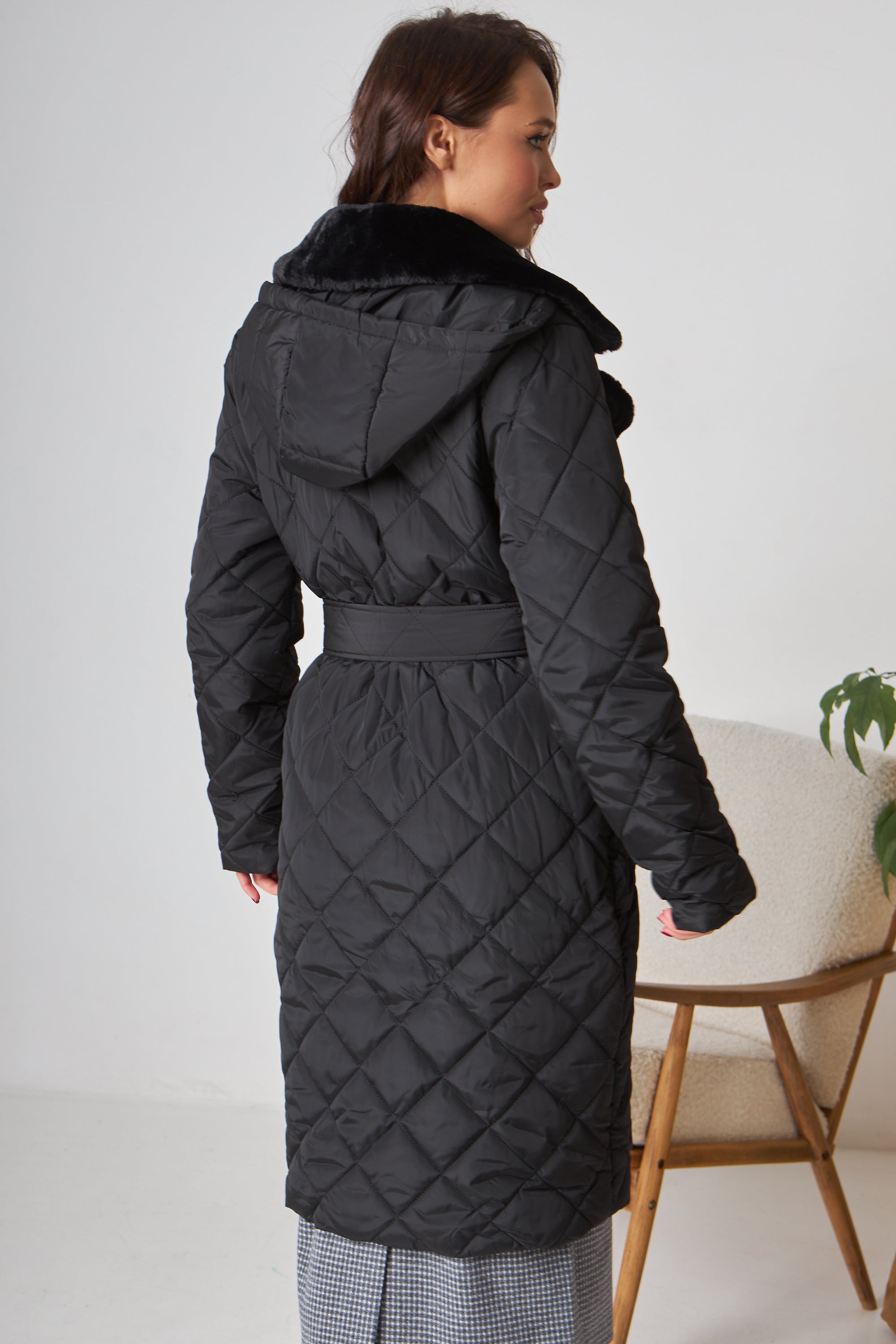 Пальто з коміром із хутра, капюшоном та поясом - Wear Me