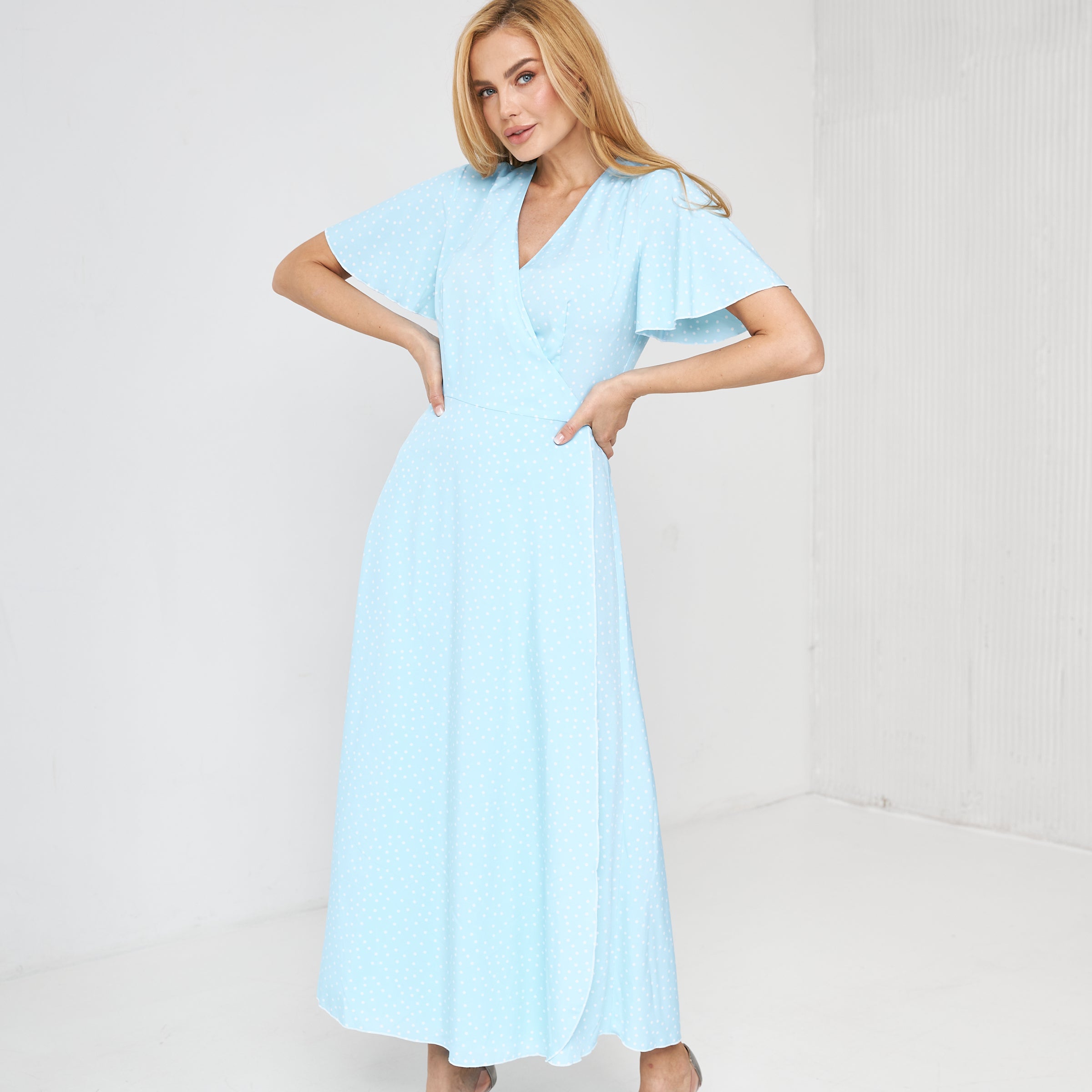 Сукня в нахлест з коротким рукавом