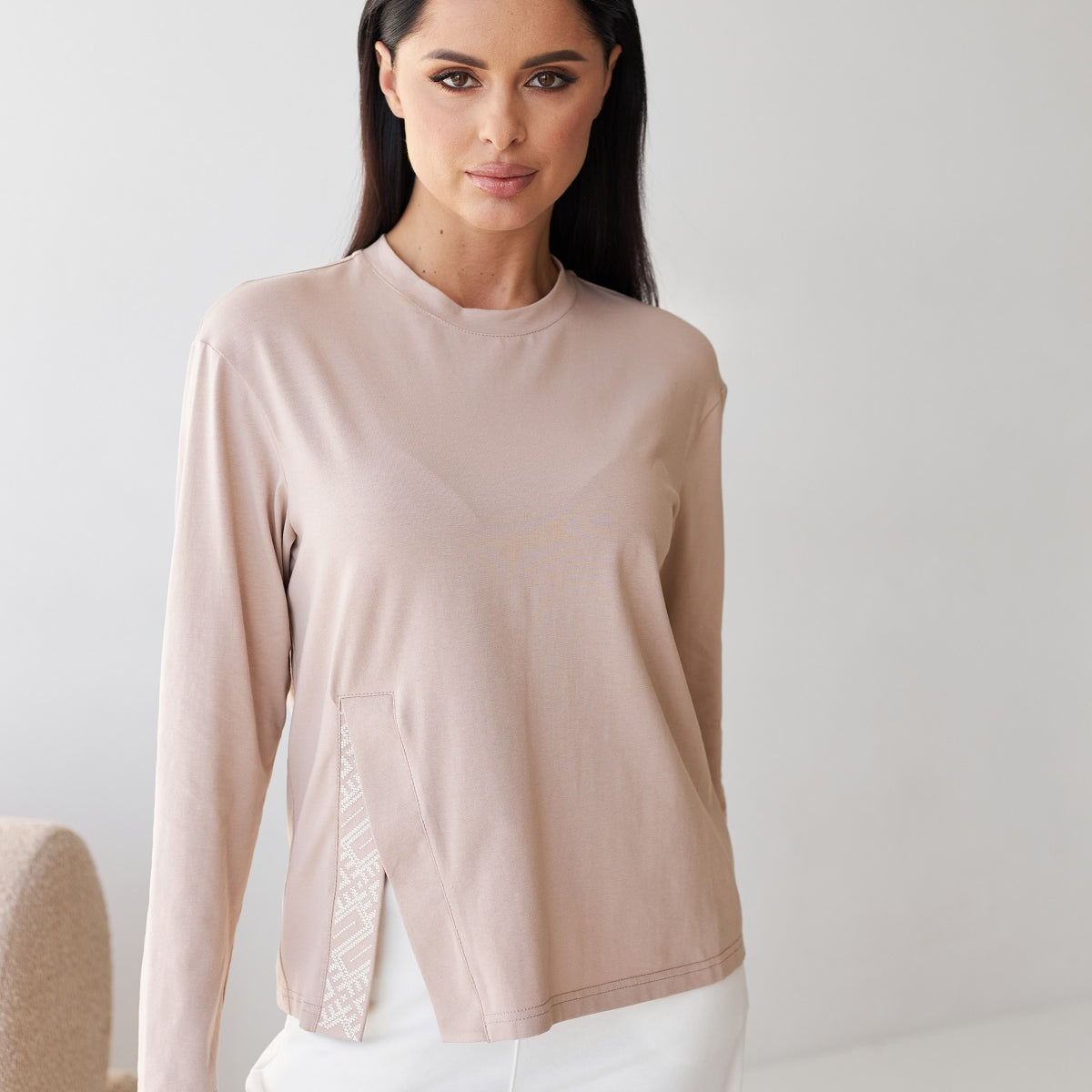 Лонгслів з вишивкою