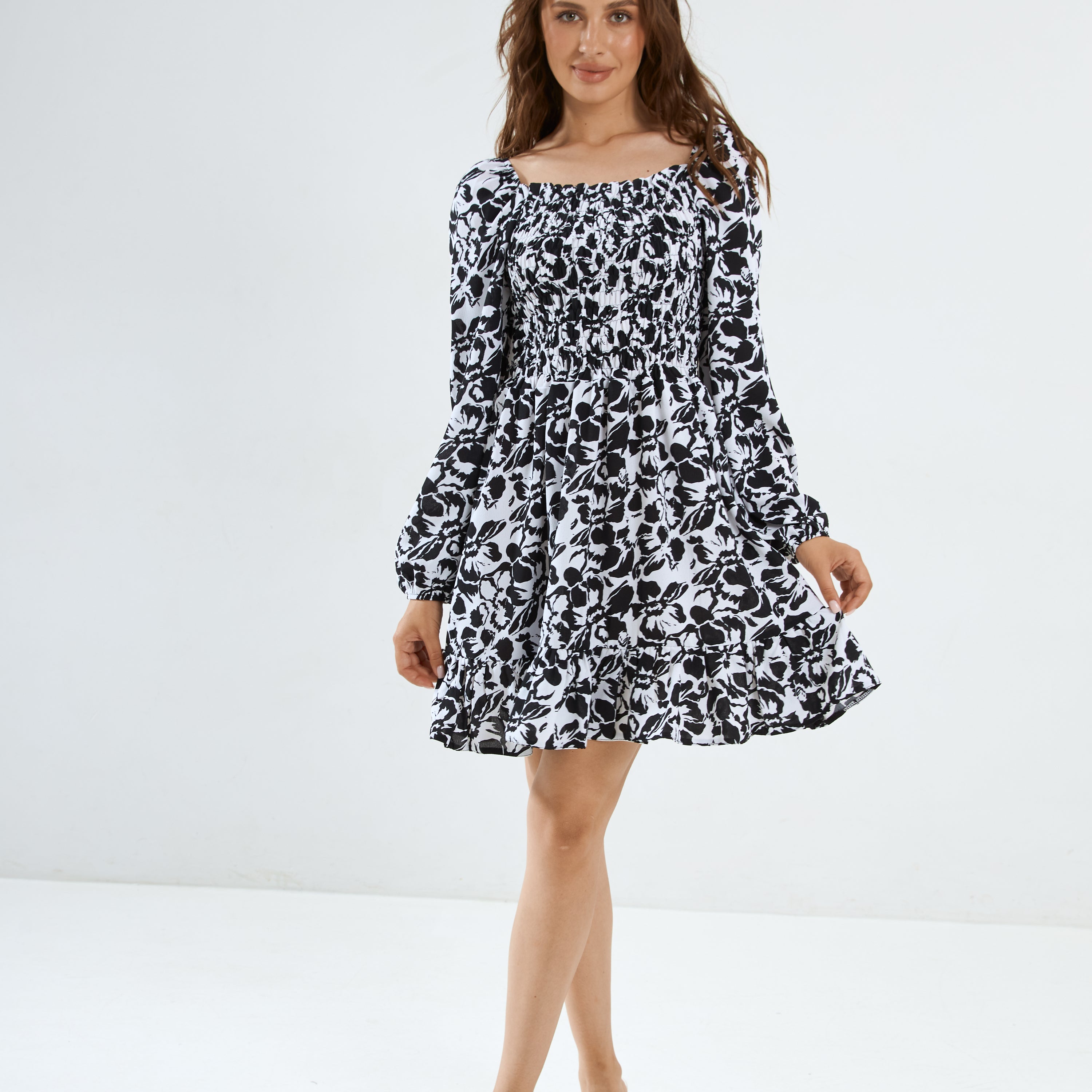 Сукня з відкритими плечима і оборкою внизу - Wear Me