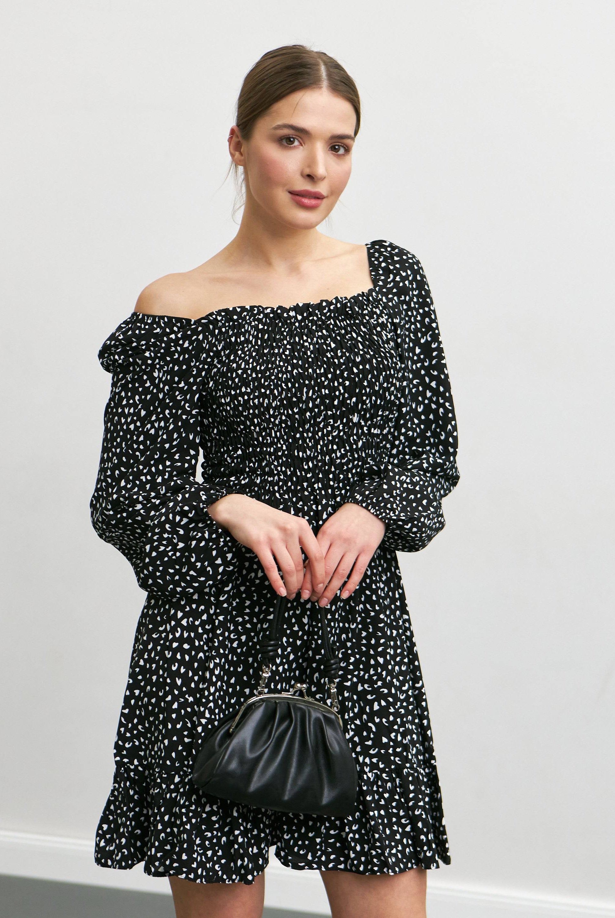 Сукня з відкритими плечима і оборкою внизу - Wear Me