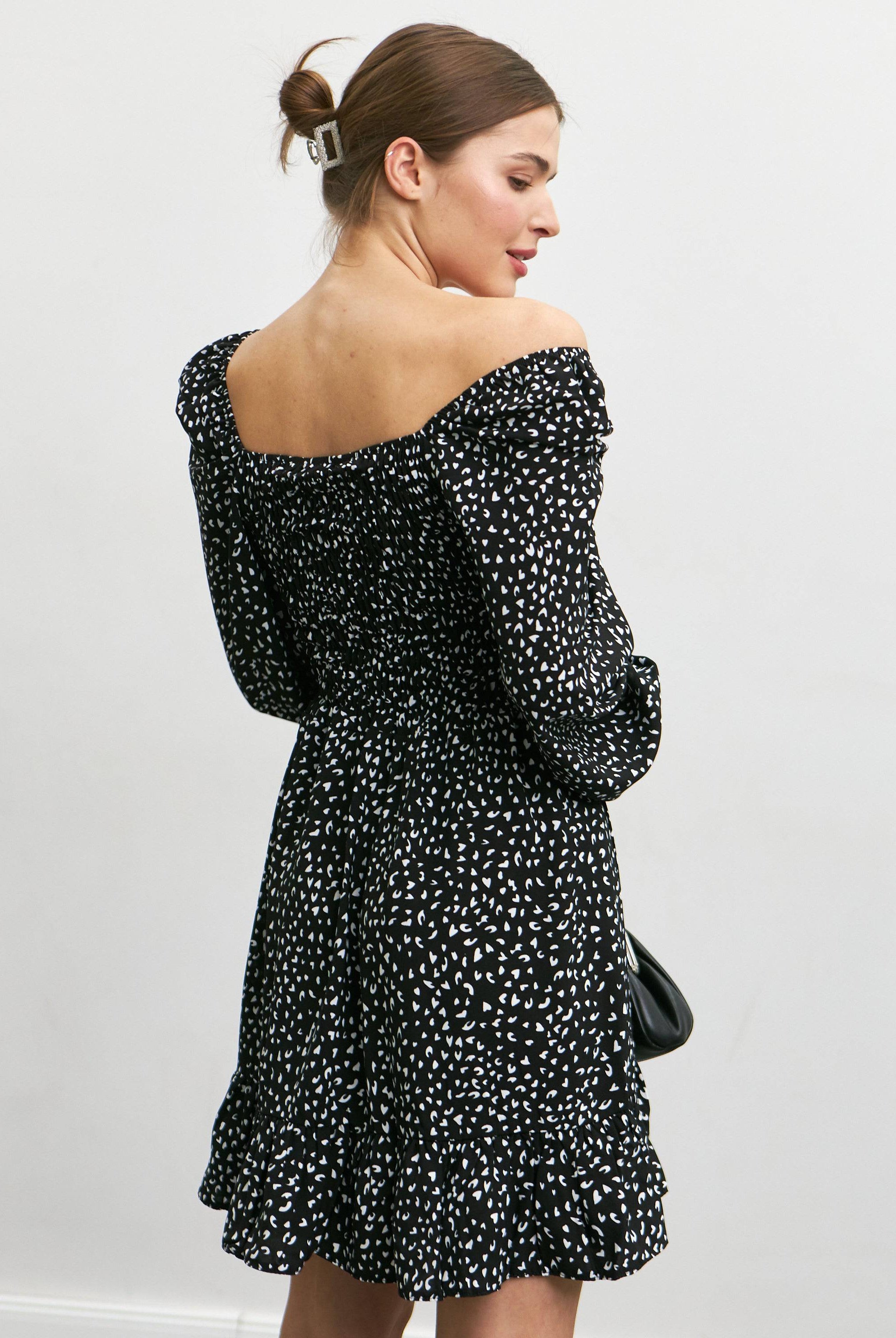 Сукня з відкритими плечима і оборкою внизу - Wear Me