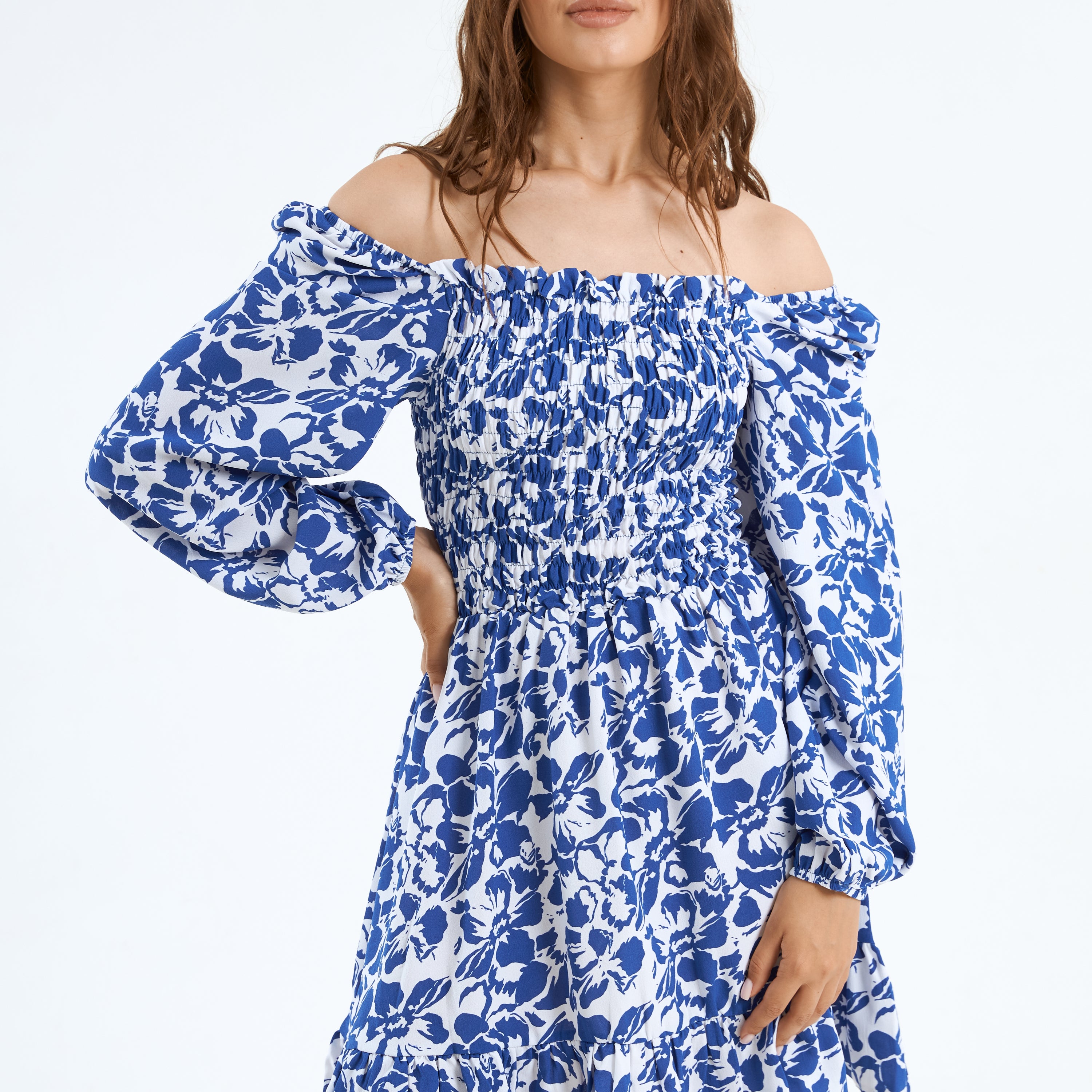 Сукня з відкритими плечима і оборкою внизу - Wear Me