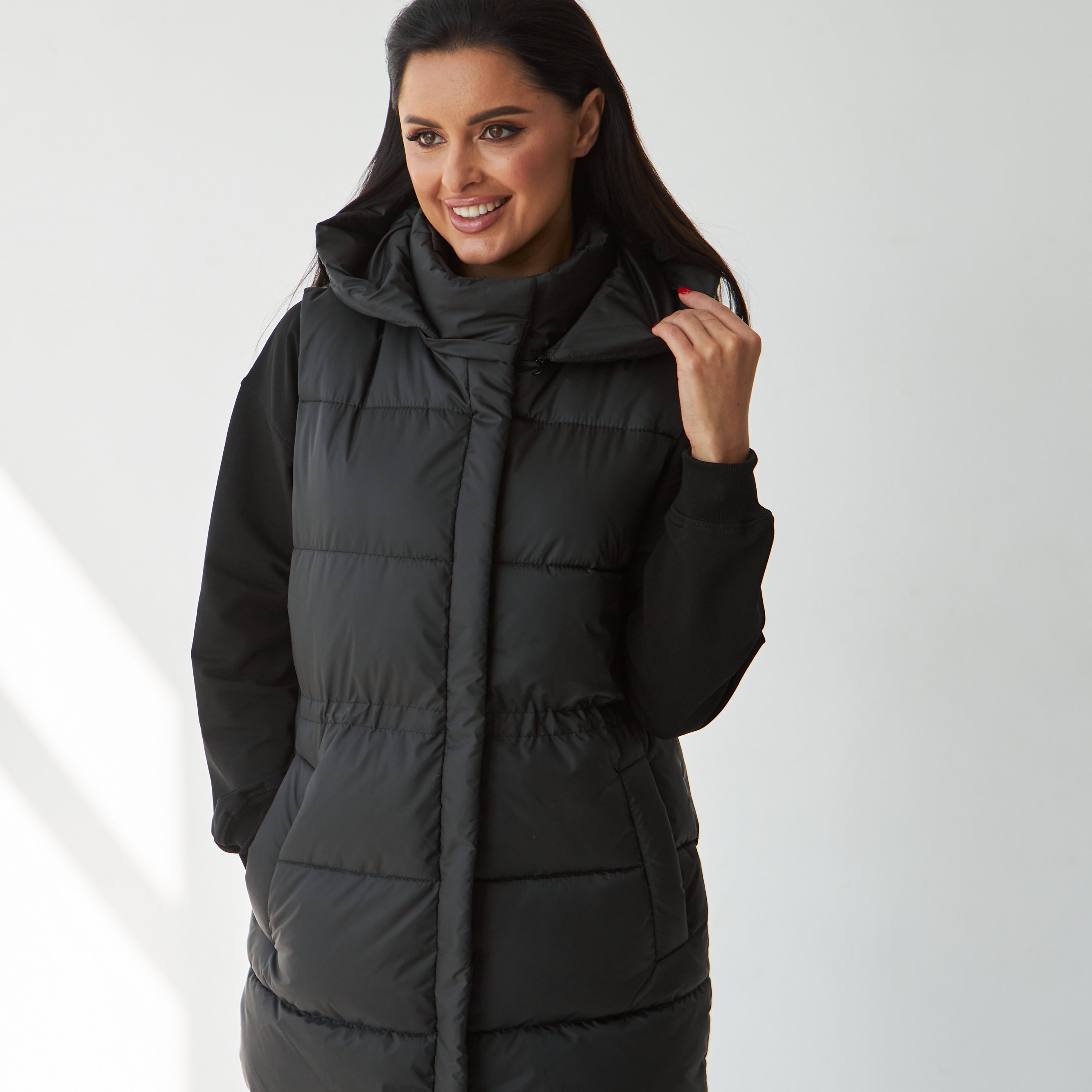 Жилет подовжений на кулісці з капюшоном і кишенями