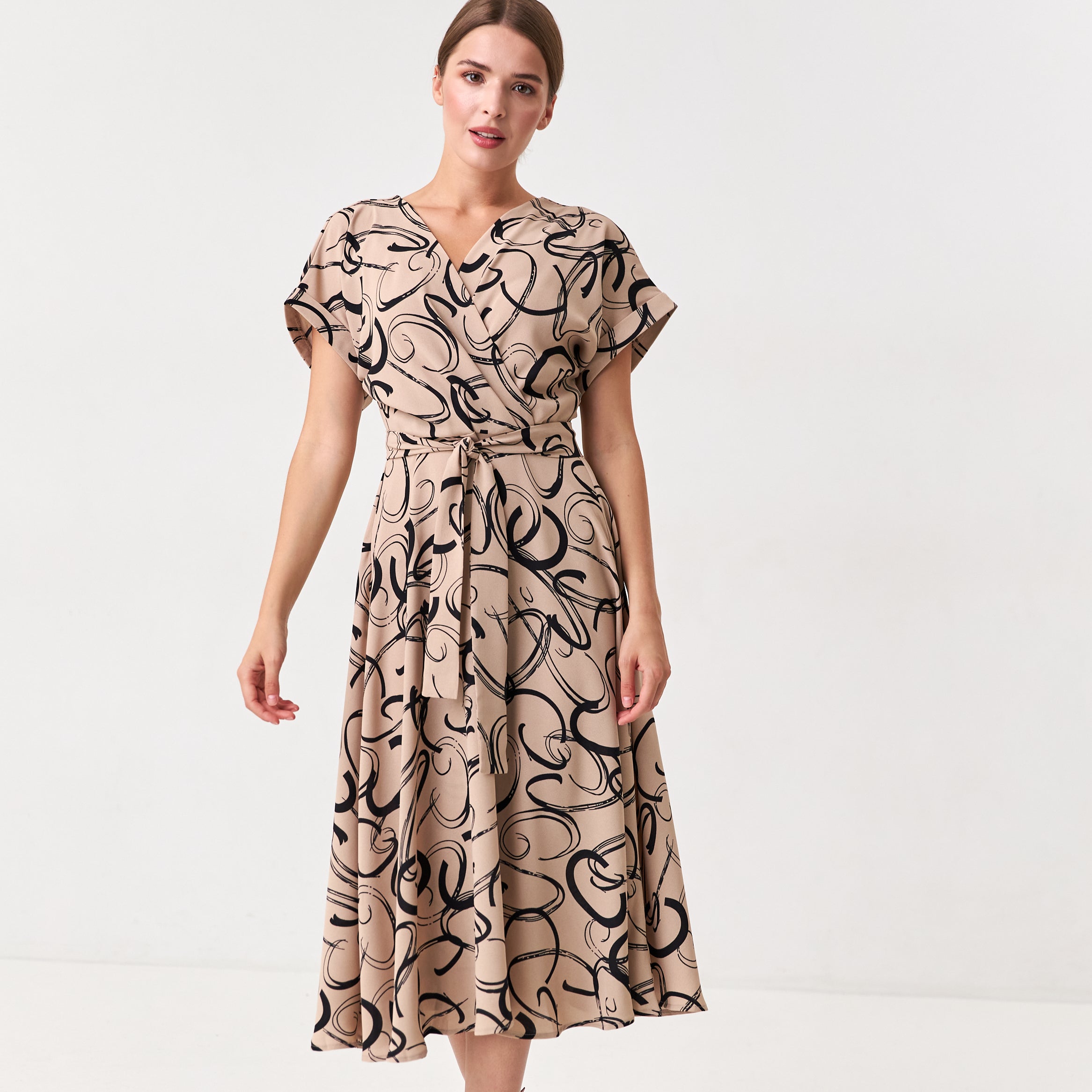 Сукня ліф на запах зі спущеним плечем