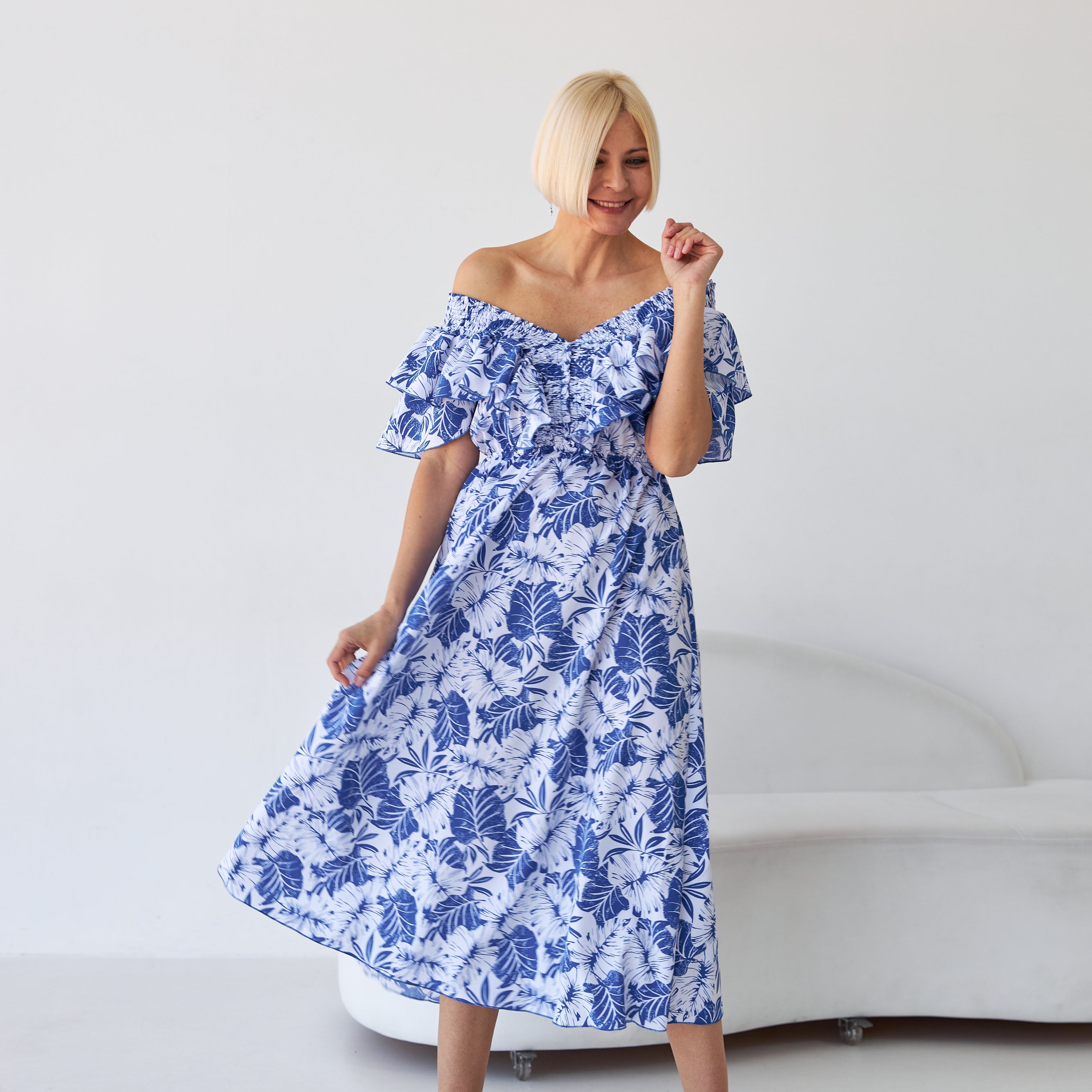 Сукня максі на резинці і рюшами