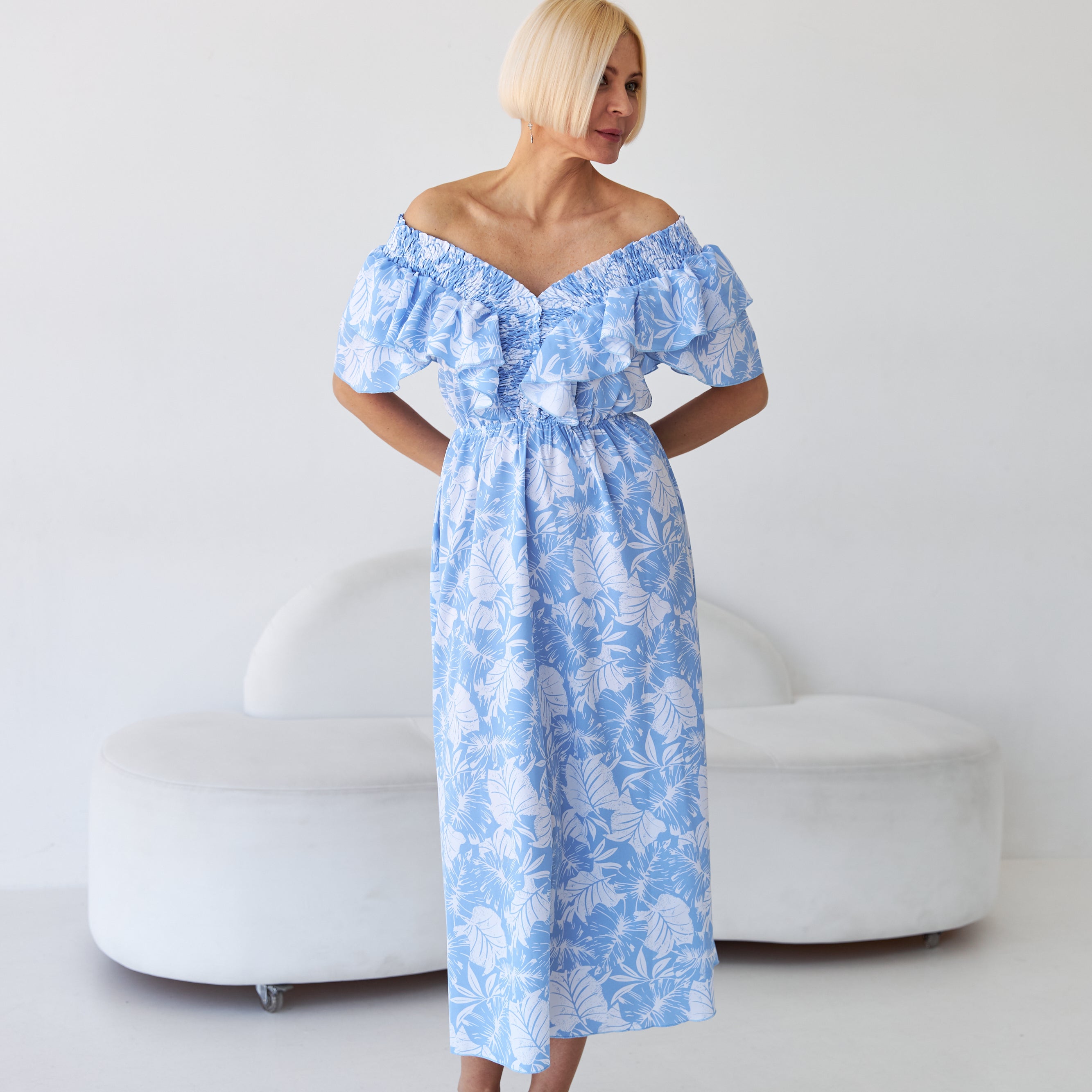 Сукня максі на резинці і рюшами