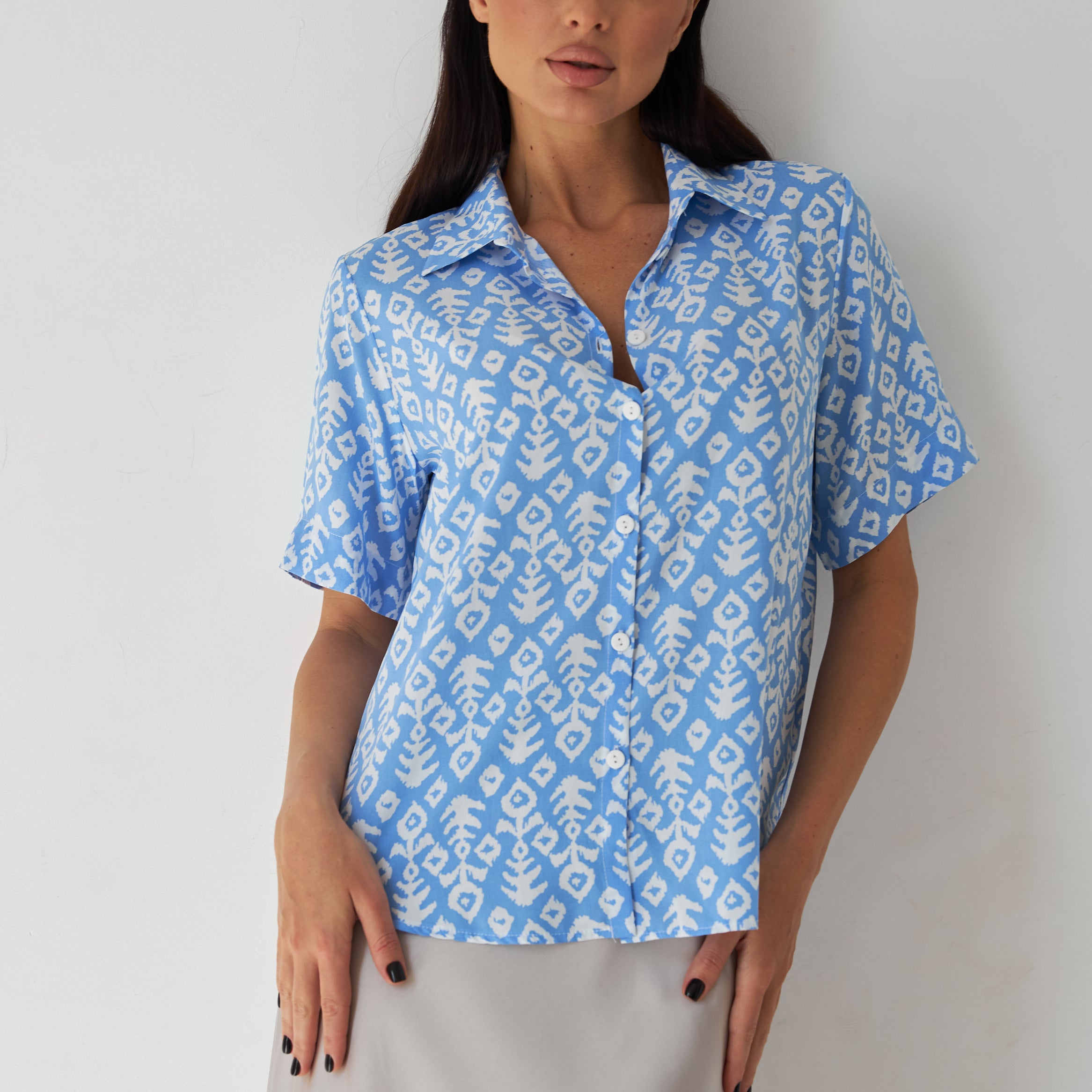 Блуза жіноча на гудзиках і принтом