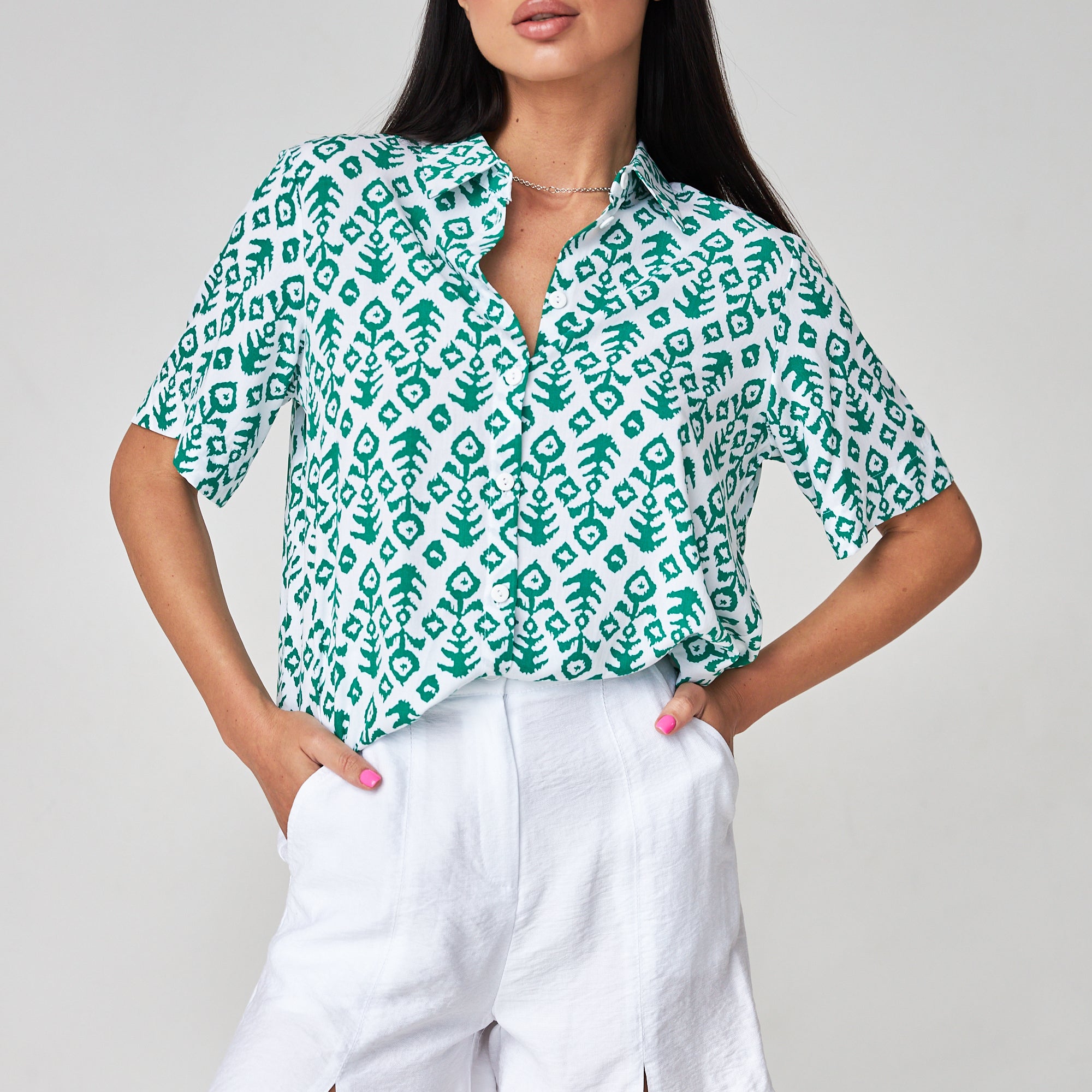 Блуза жіноча на гудзиках і принтом