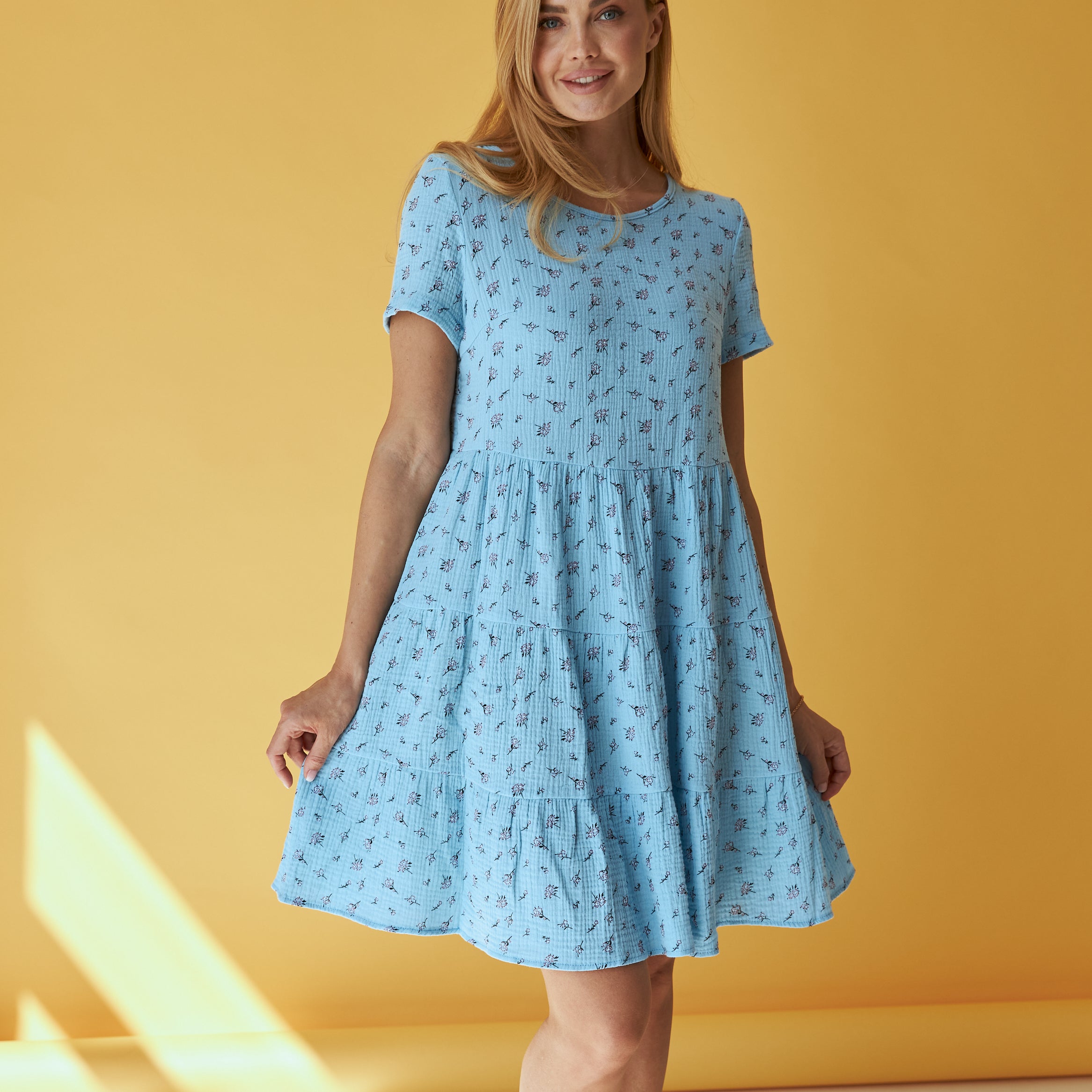 Сукня триярусна міні