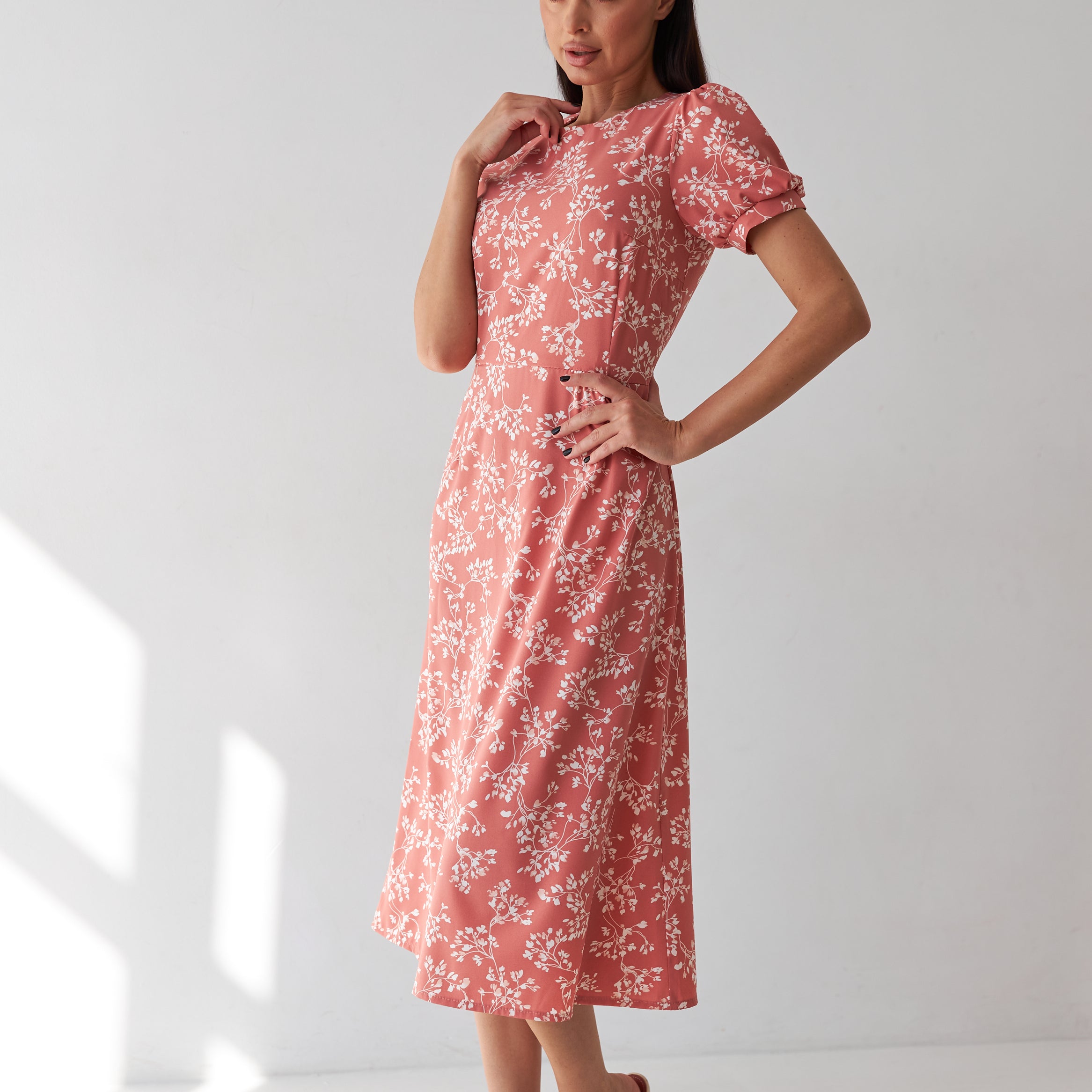 Сукня міді облягаюча