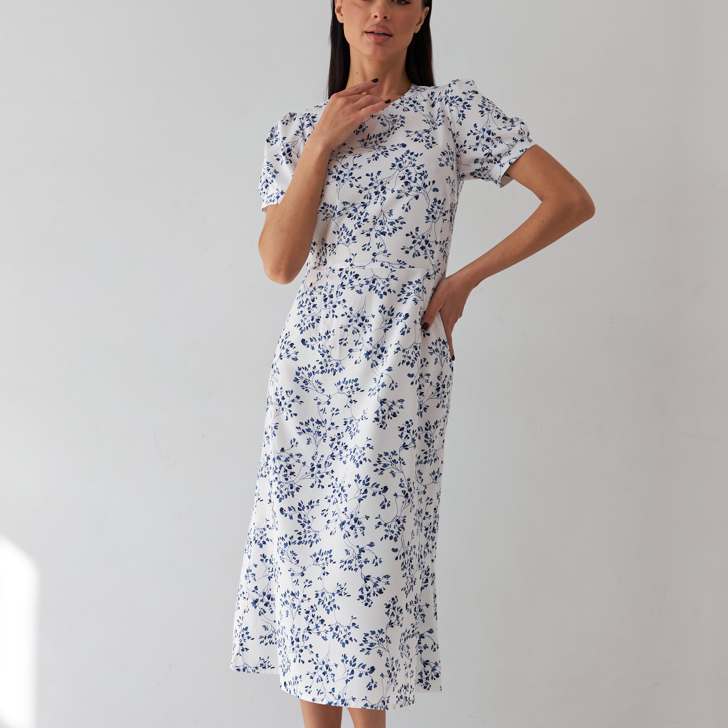 Сукня міді облягаюча