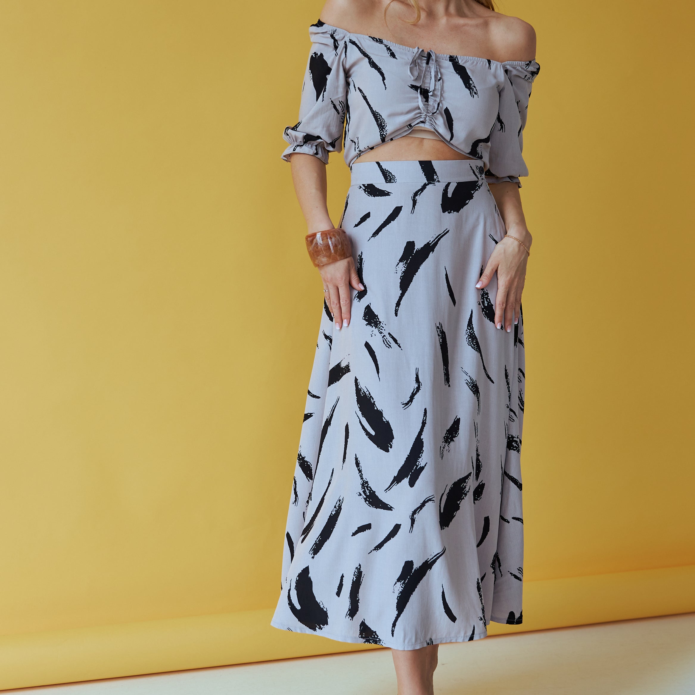 Спідниця міді полукльош зі штапелю