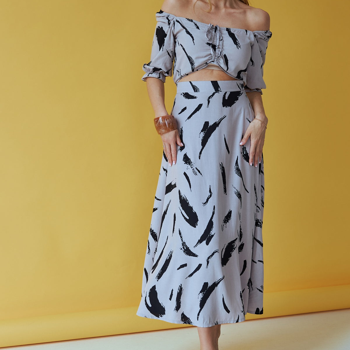 Спідниця міді напівкльош зі штапелю