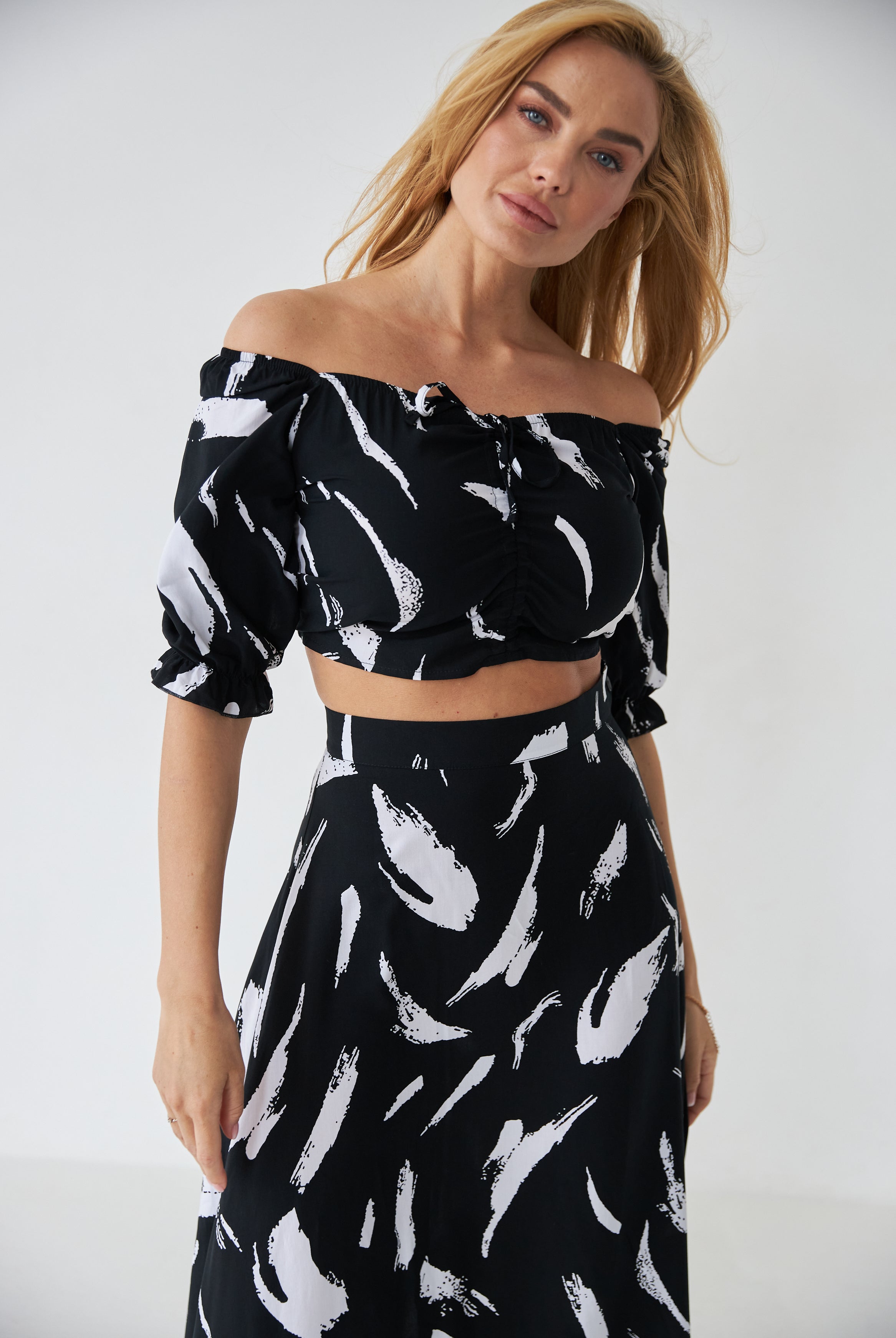 Кроп-топ з V-образним вирізом - Wear Me