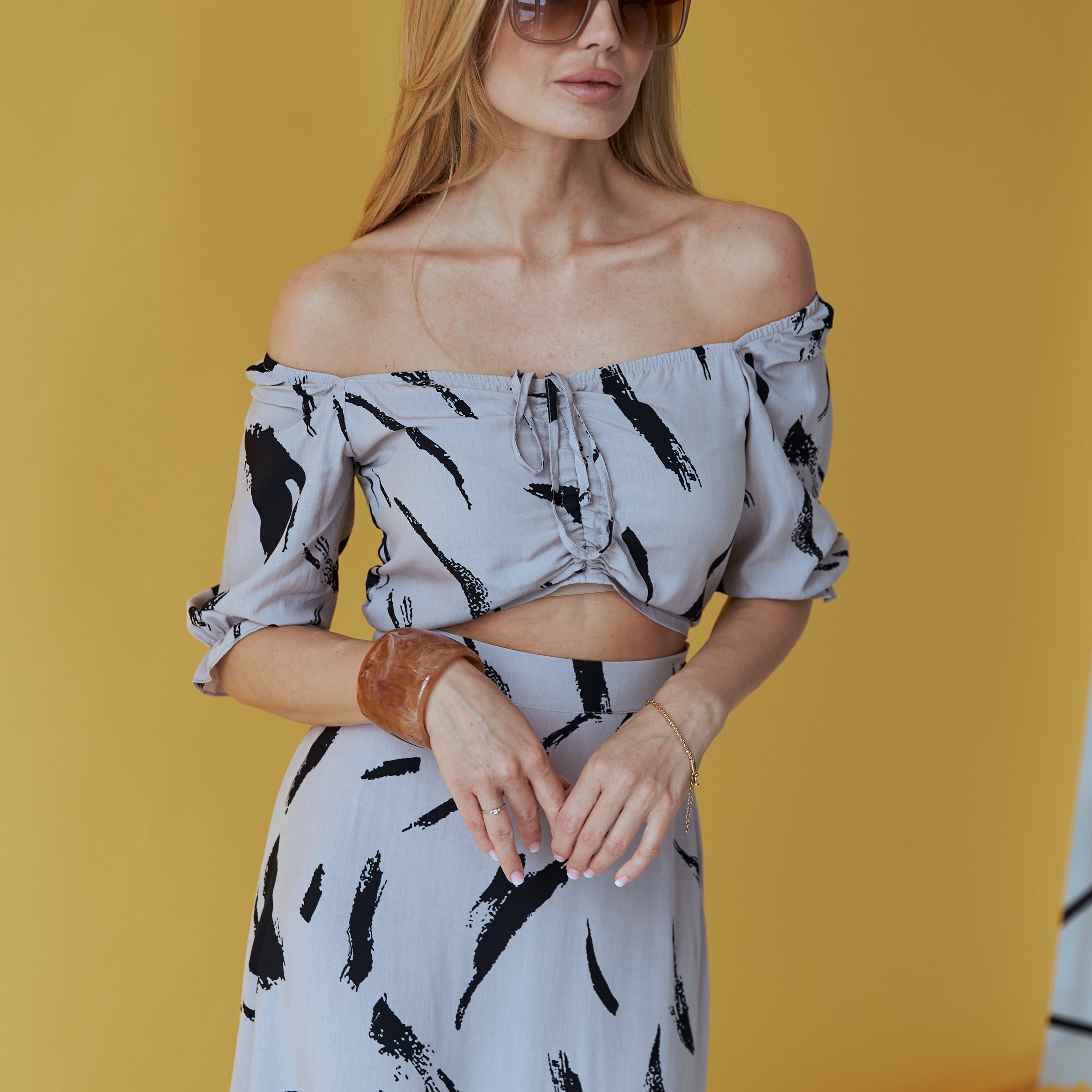 Кроп-топ з V-образним вирізом