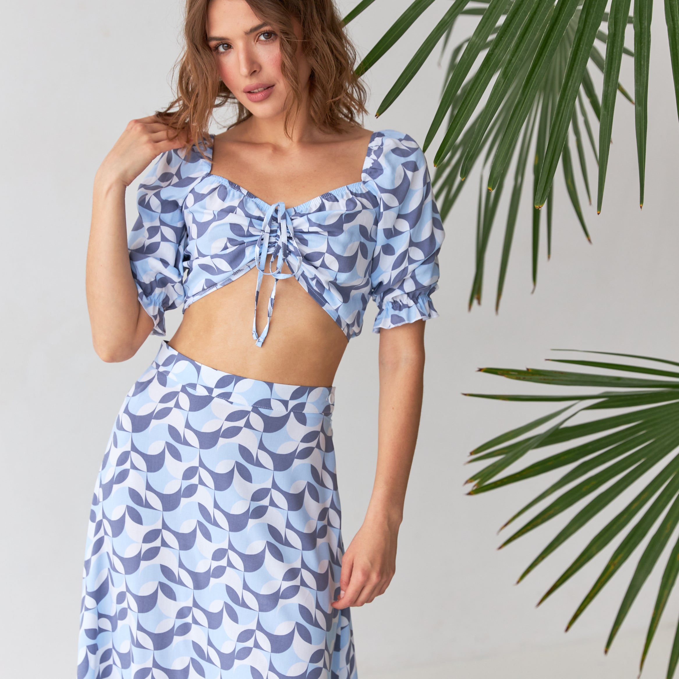 Кроп-топ з V-образним вирізом