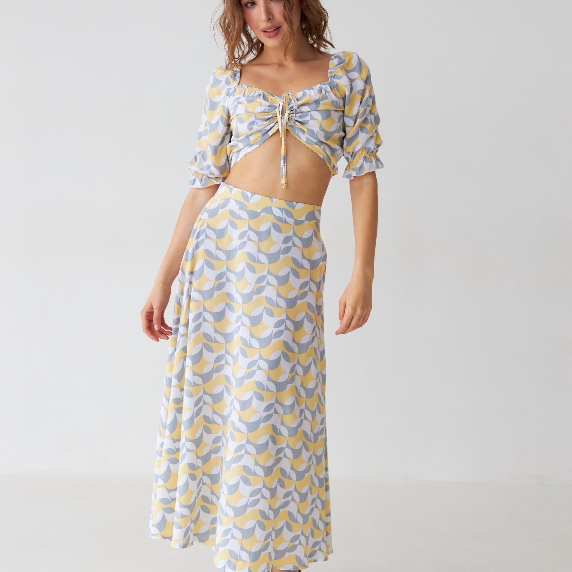 Кроп-топ з V-образним вирізом