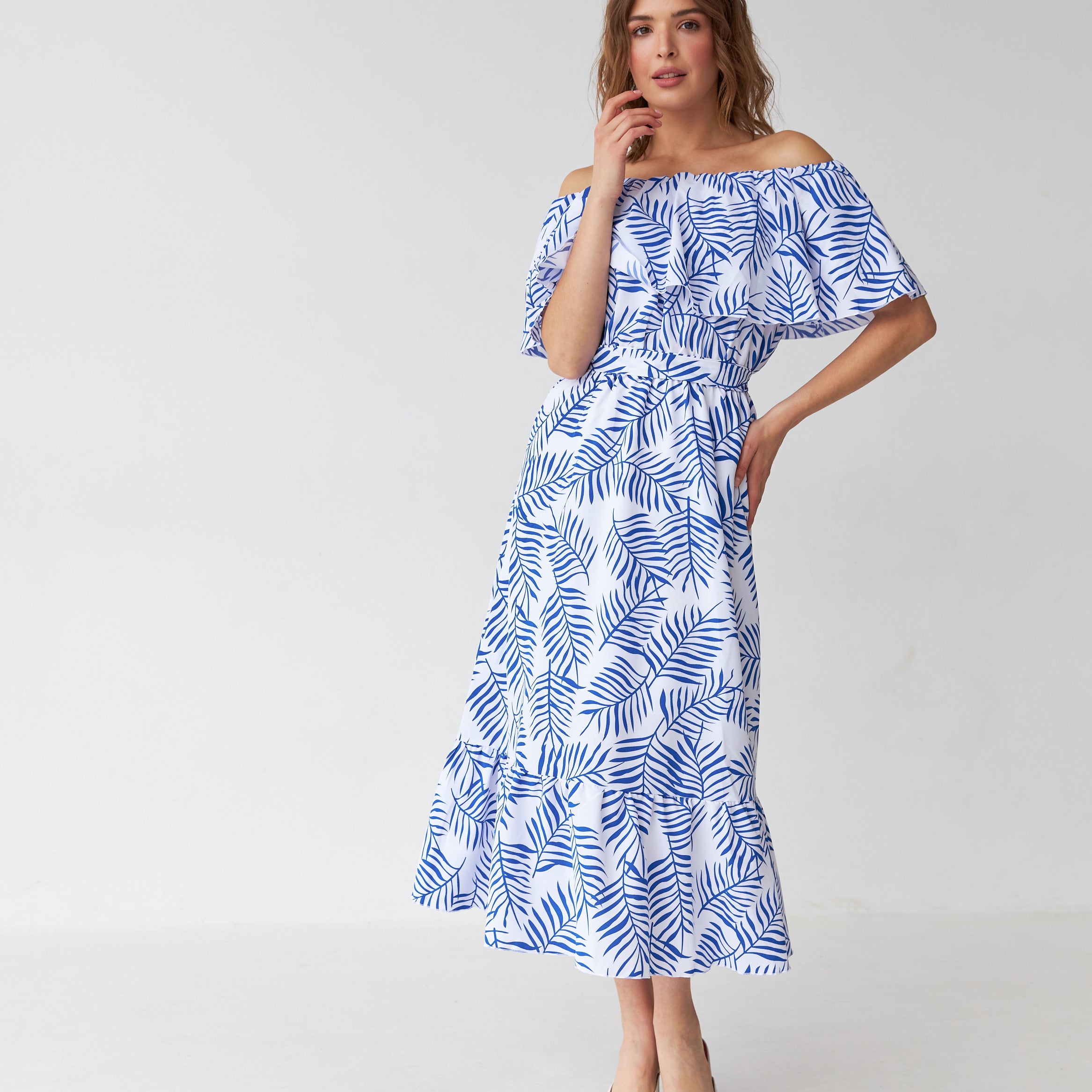 Сукня з воланом