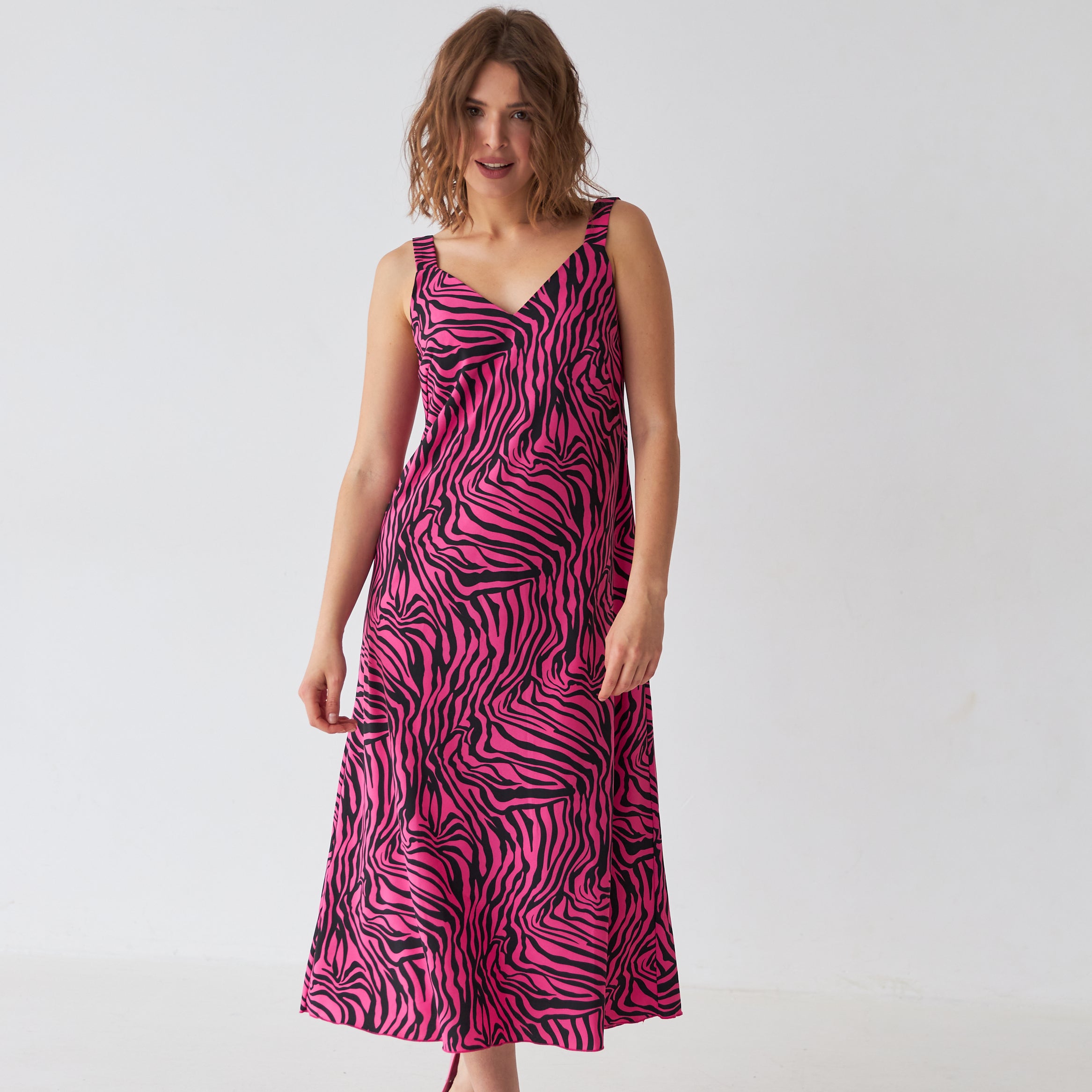 Сукня міді на широких бретелях