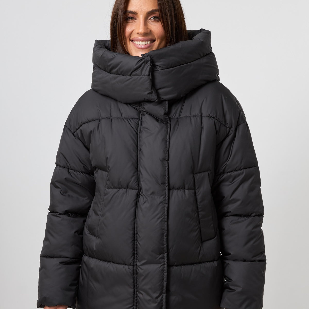 Куртка з відтібним капюшоном та поясом