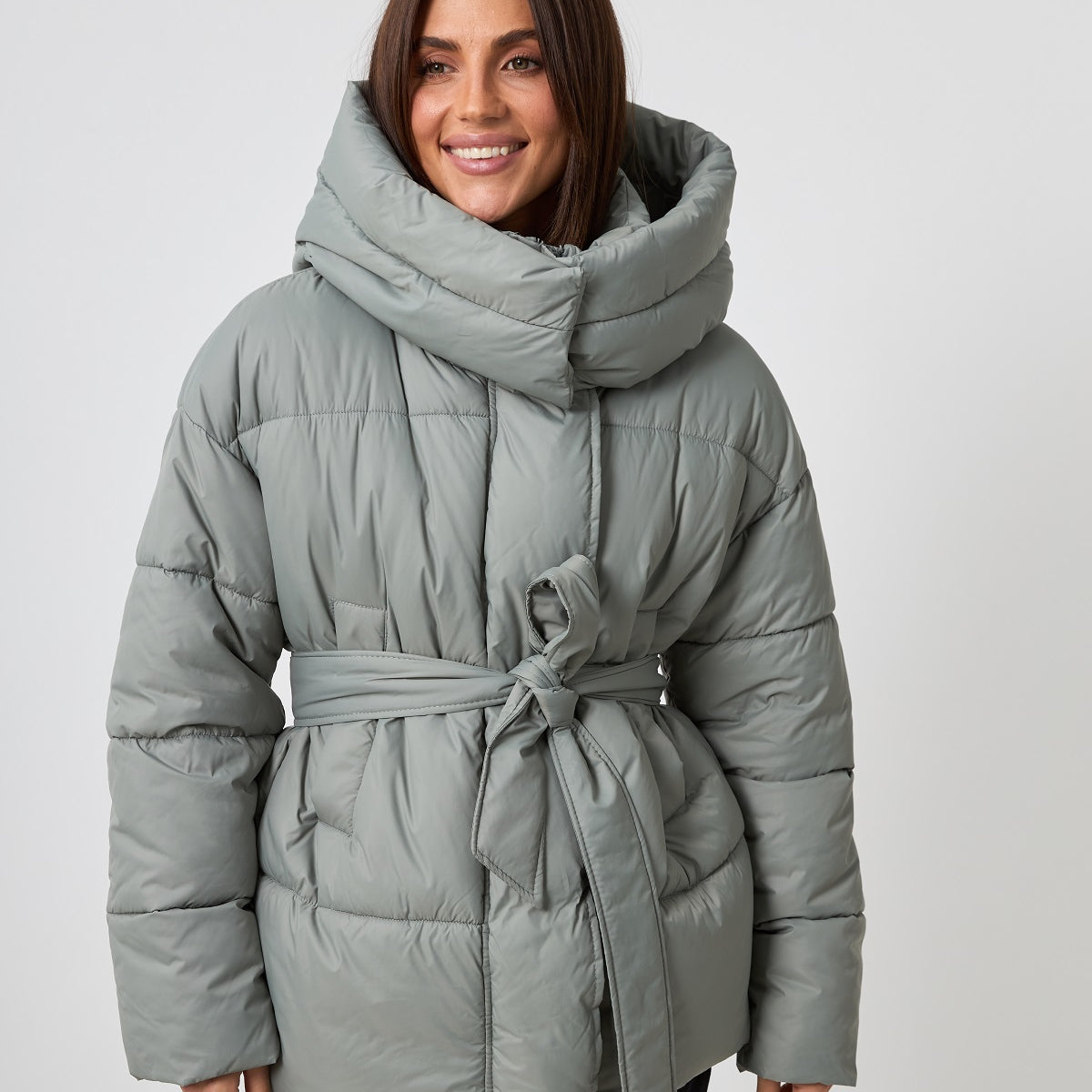 Куртка з відтібним капюшоном та поясом