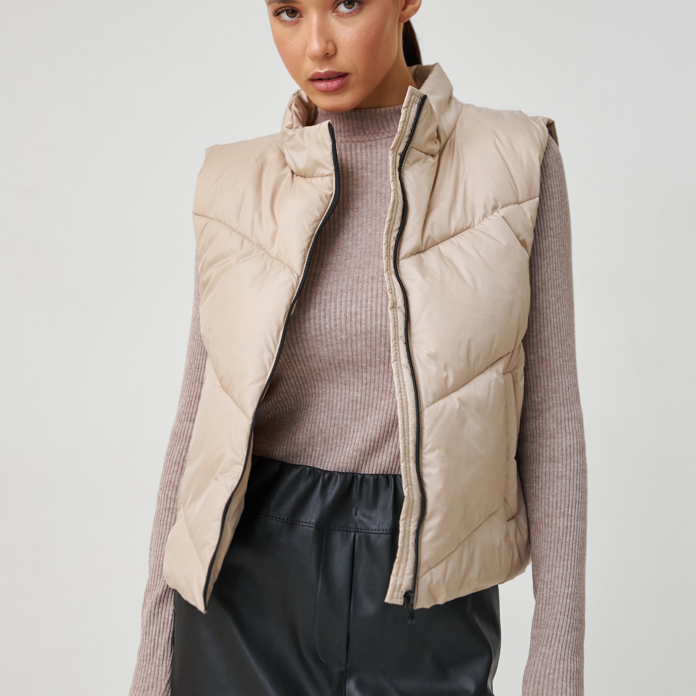 Жилет вкорочений