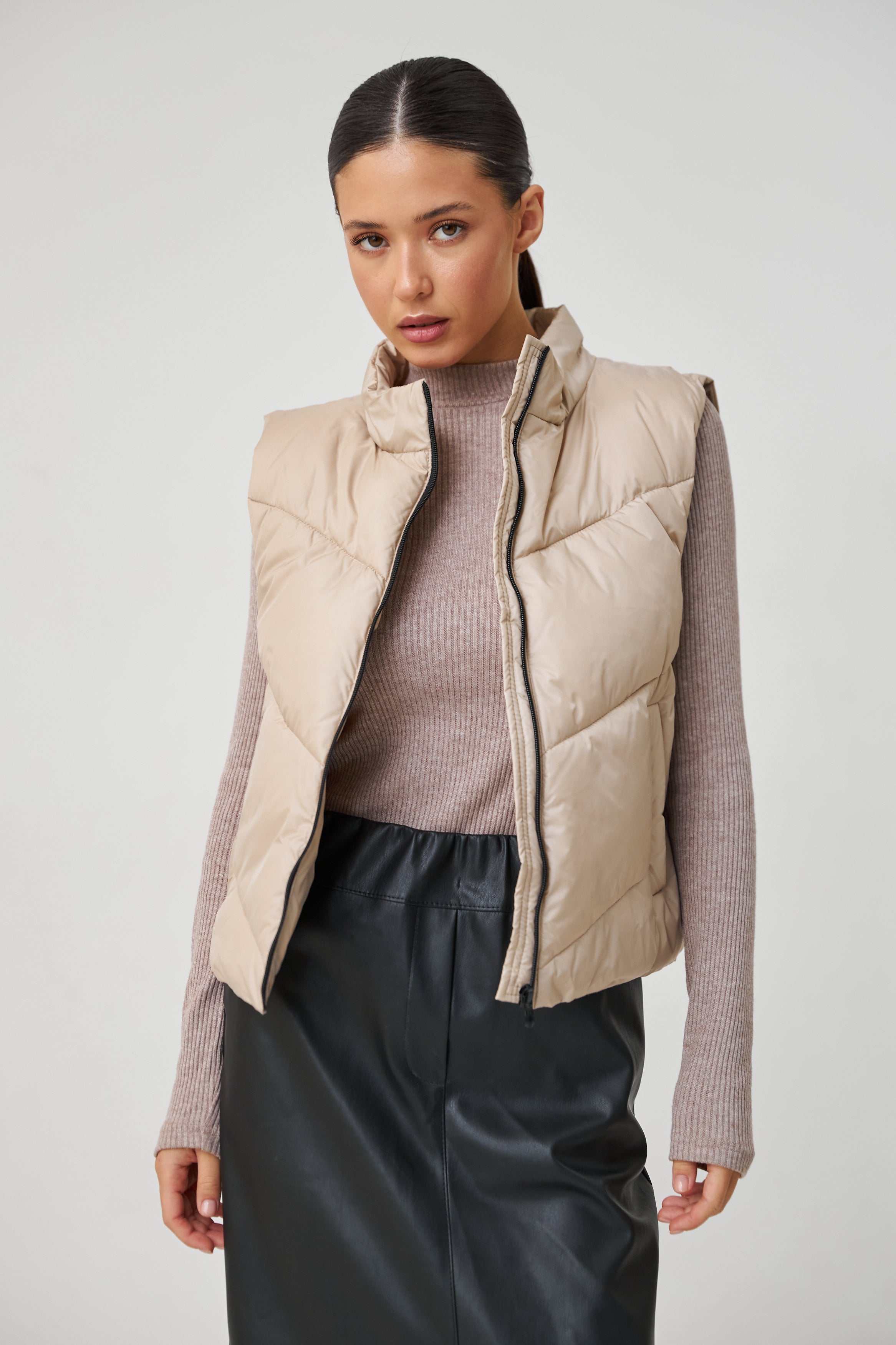 Бежевий (світлий)