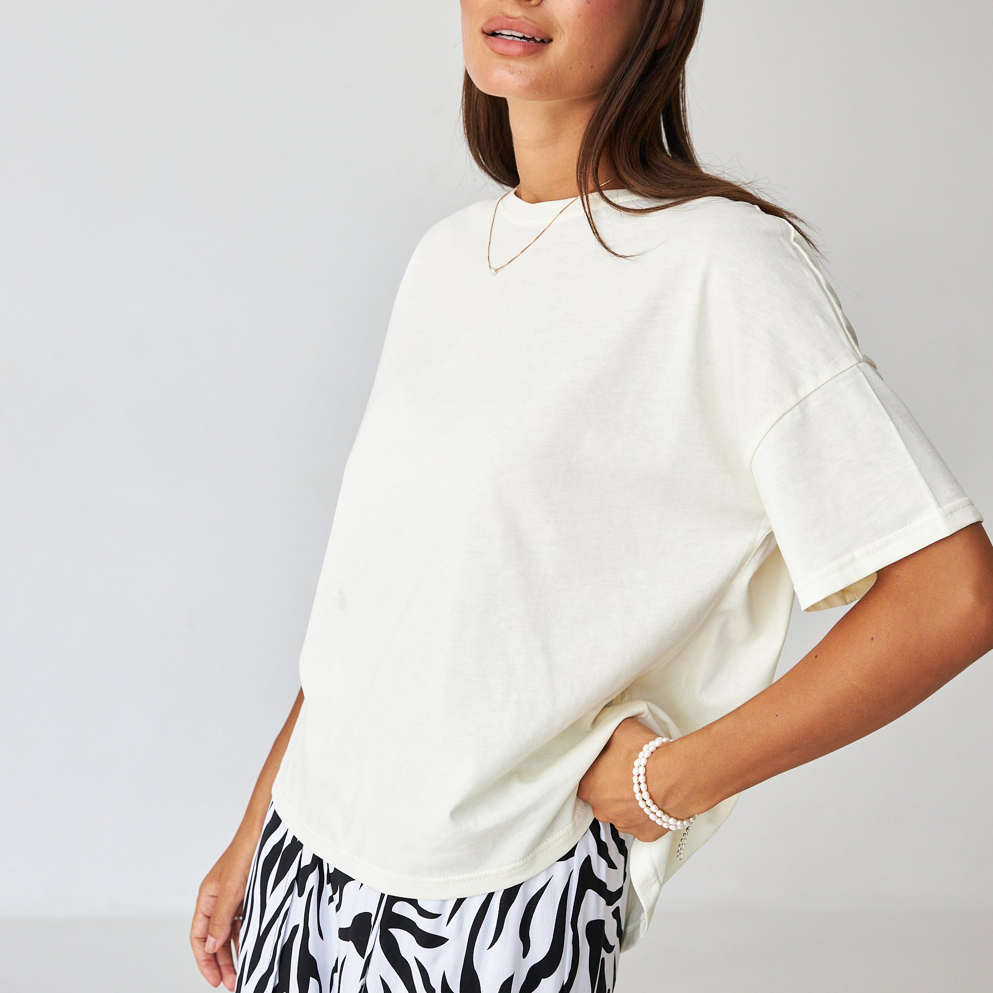 Футболка з подовженою спинкою