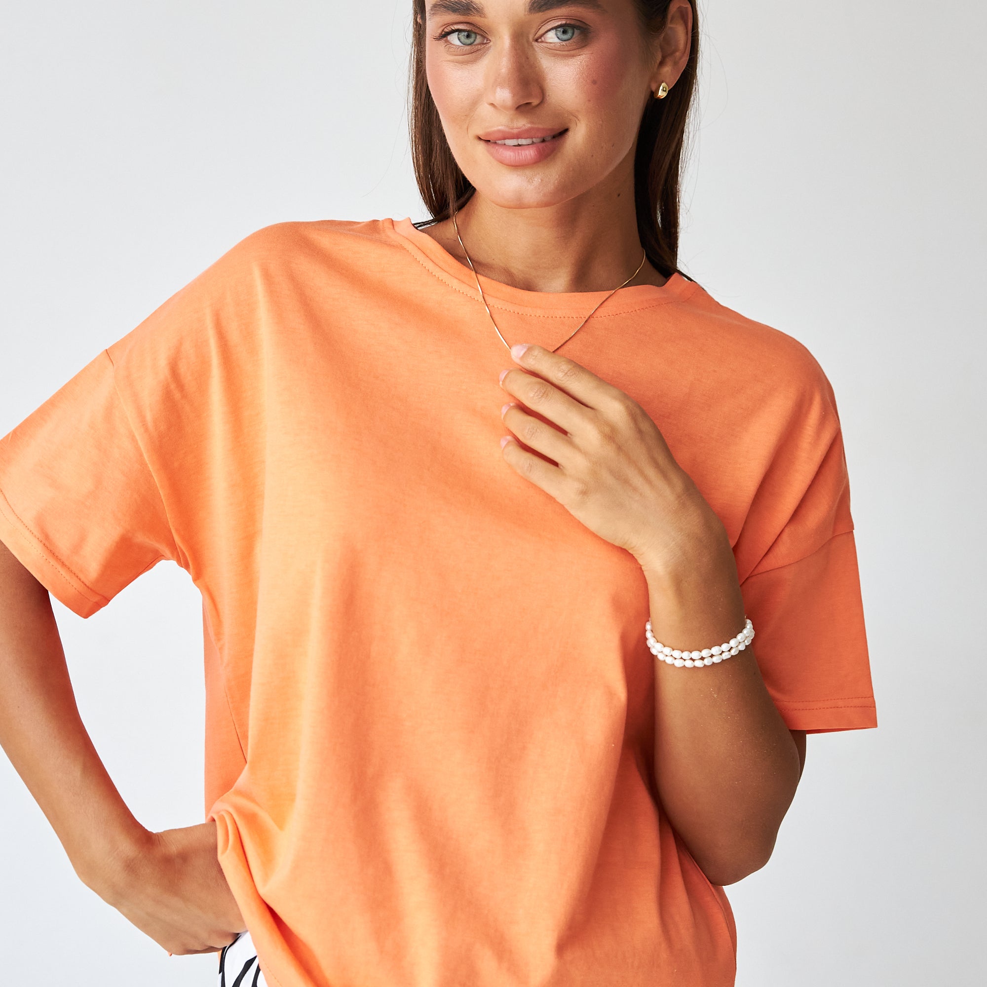 Футболка з подовженою спинкою