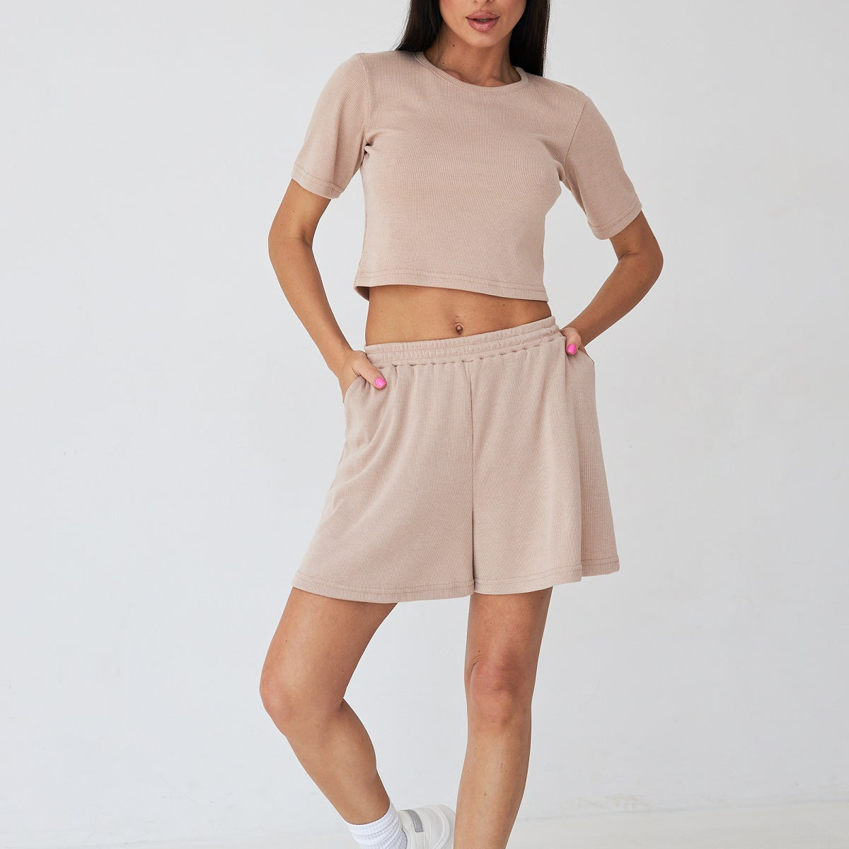 Шорти вільні на резинці з кишенями