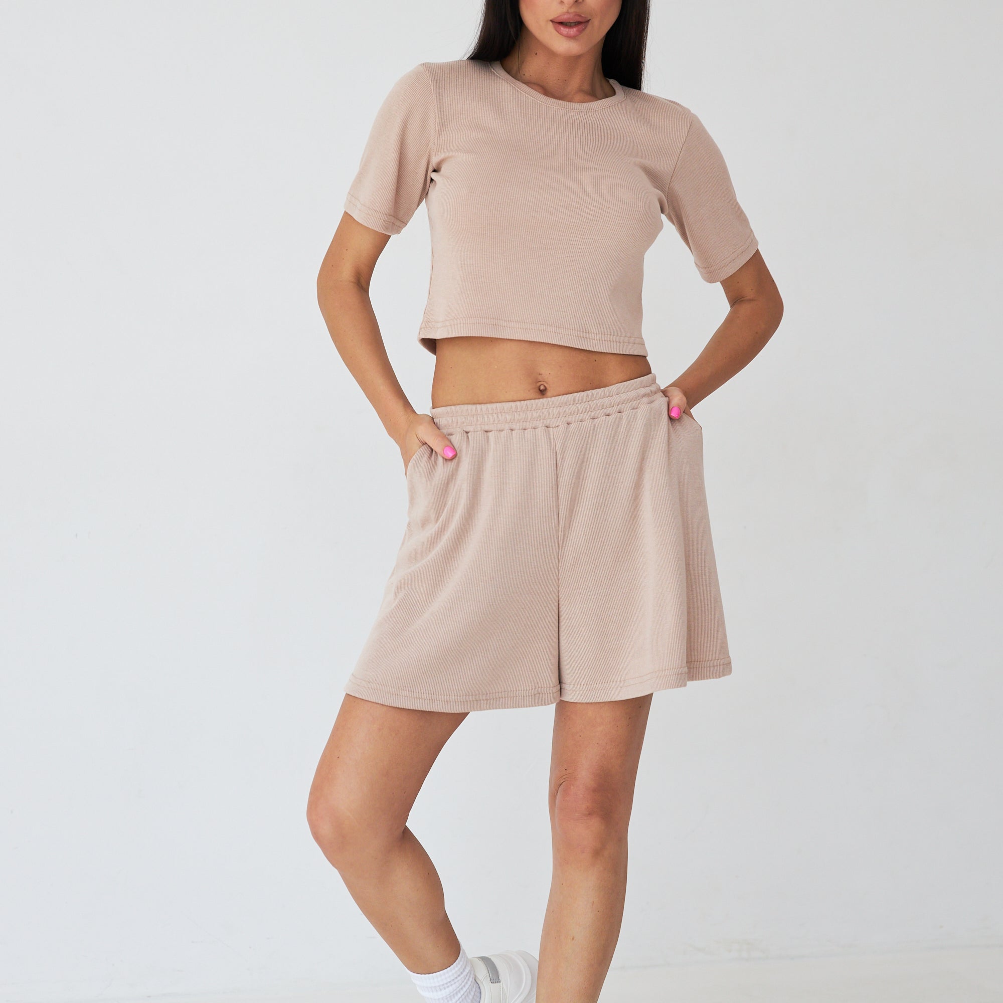 Шорти вільні на резинці з кишенями