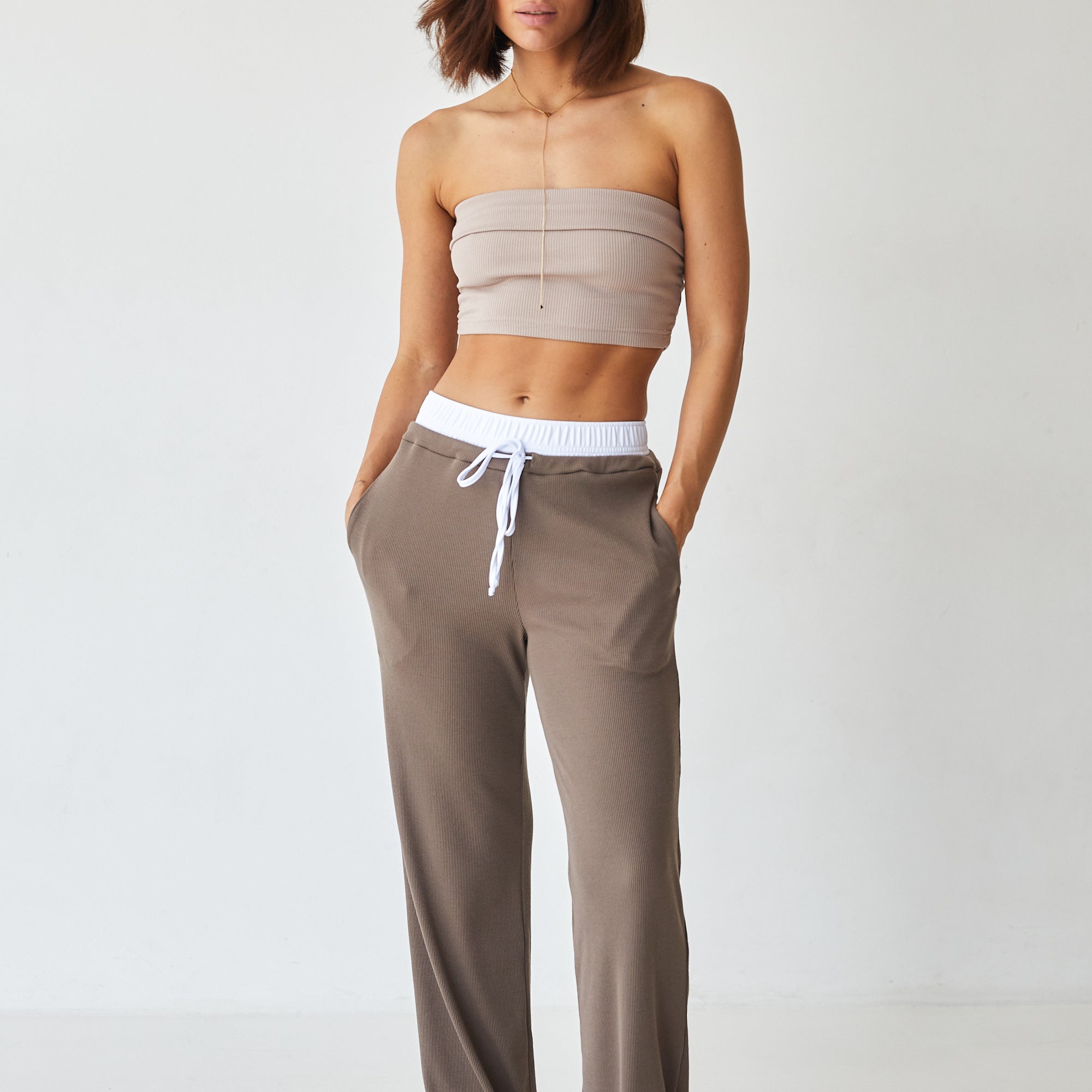 Брюки із рубчика з білим поясом із мікродайвінгу