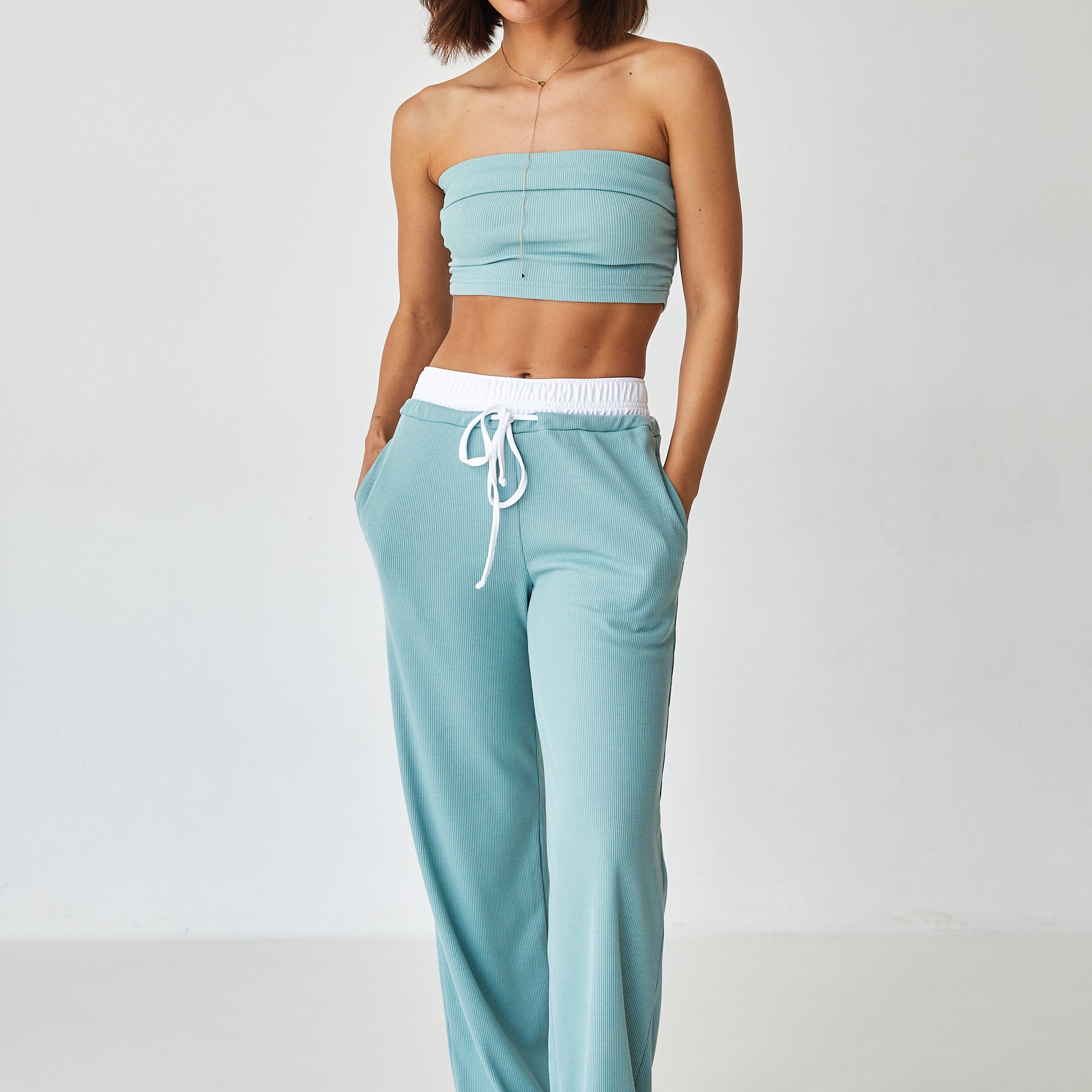 Брюки із рубчика з білим поясом із мікродайвінгу