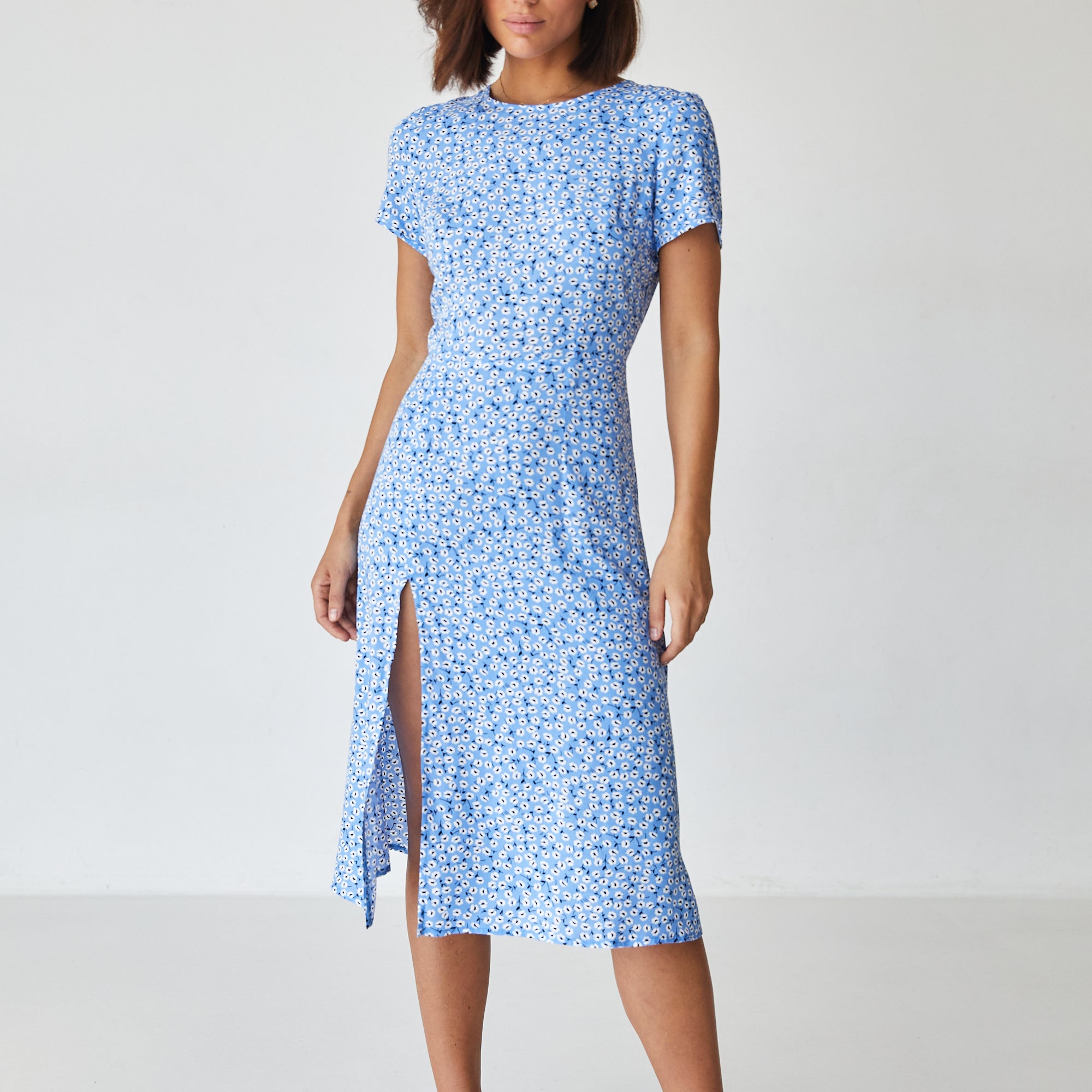 Сукня з вирізом на спині