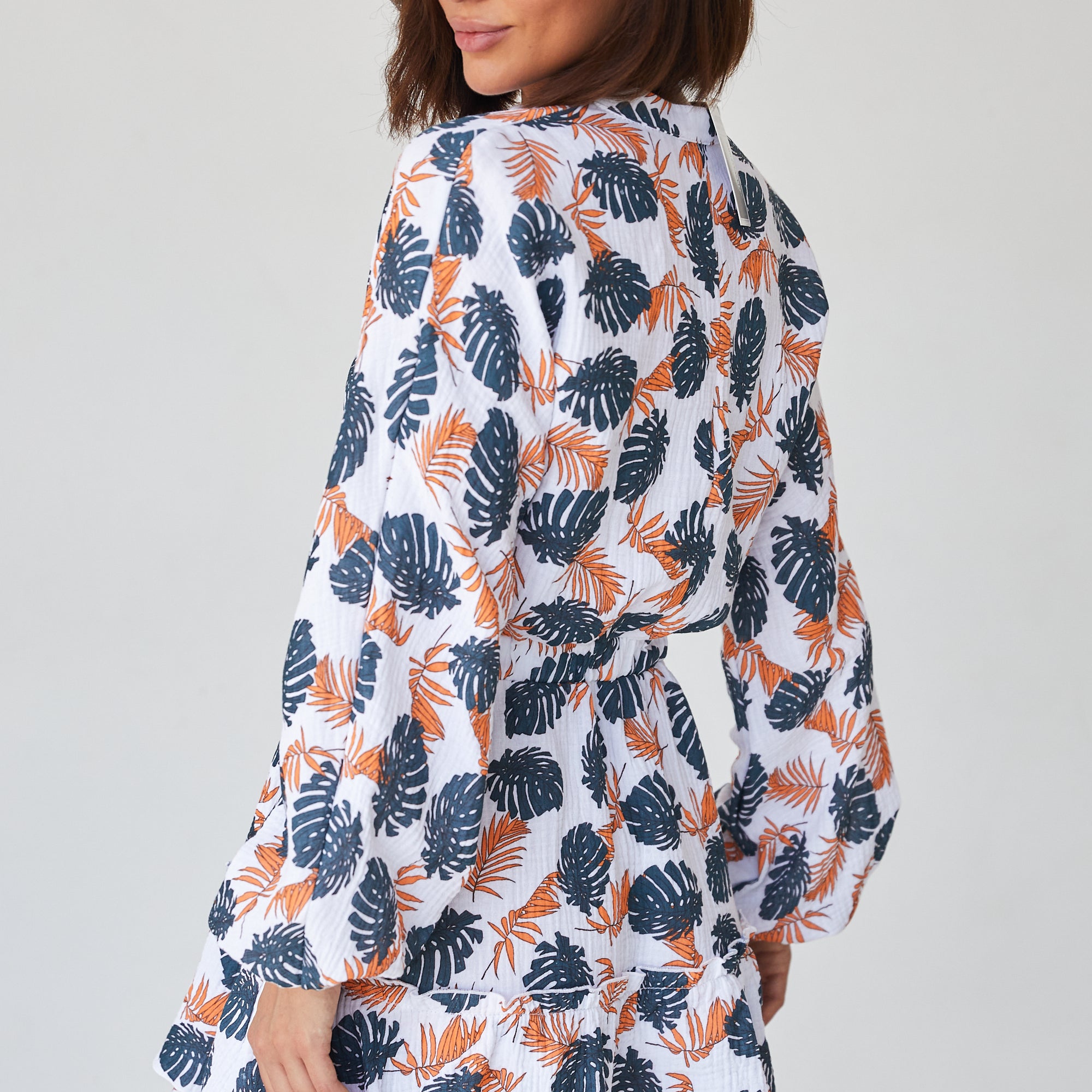 Сукня міні з воланом