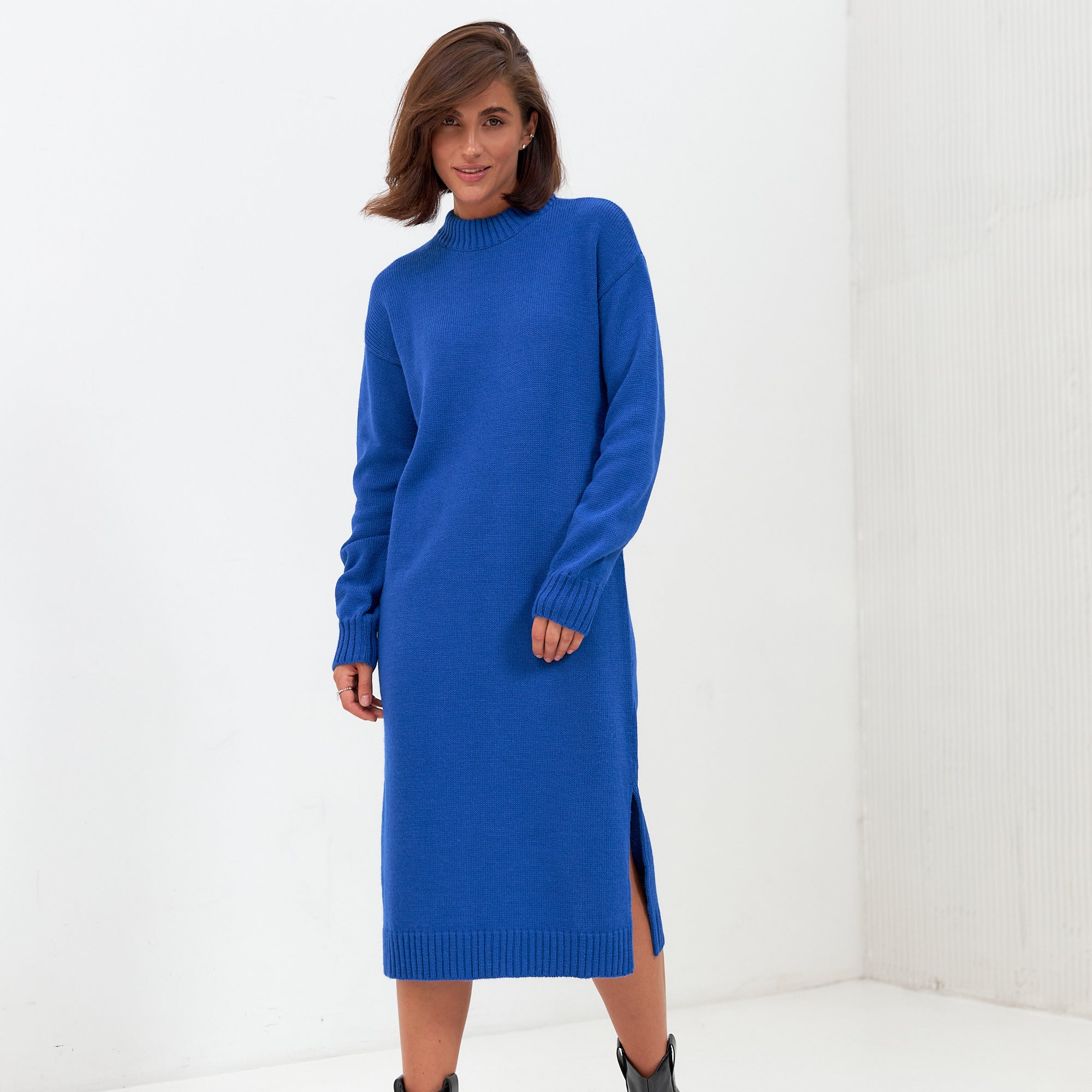 Сукня  в'язана з розрізами