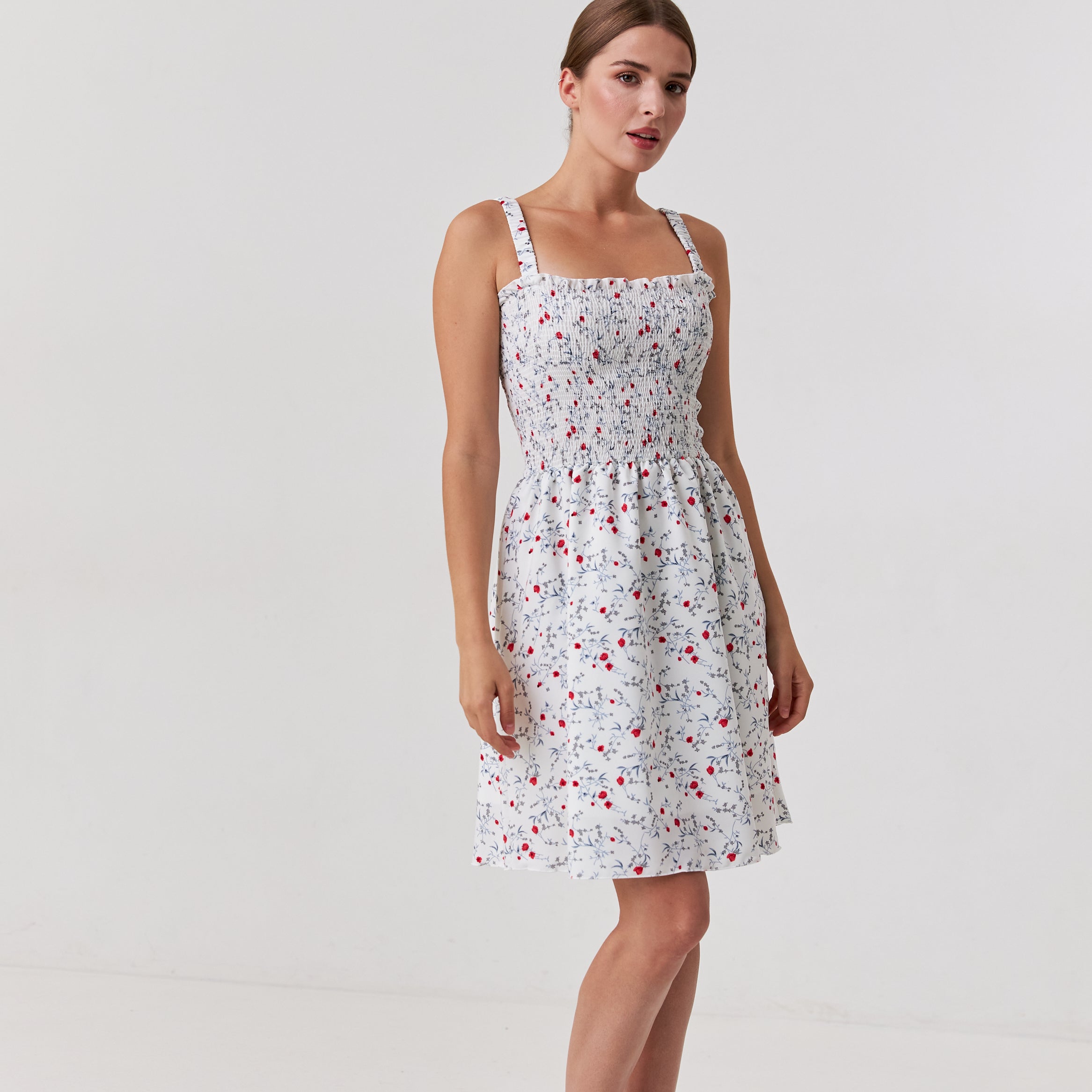 Сарафан міні та тонких бретелях