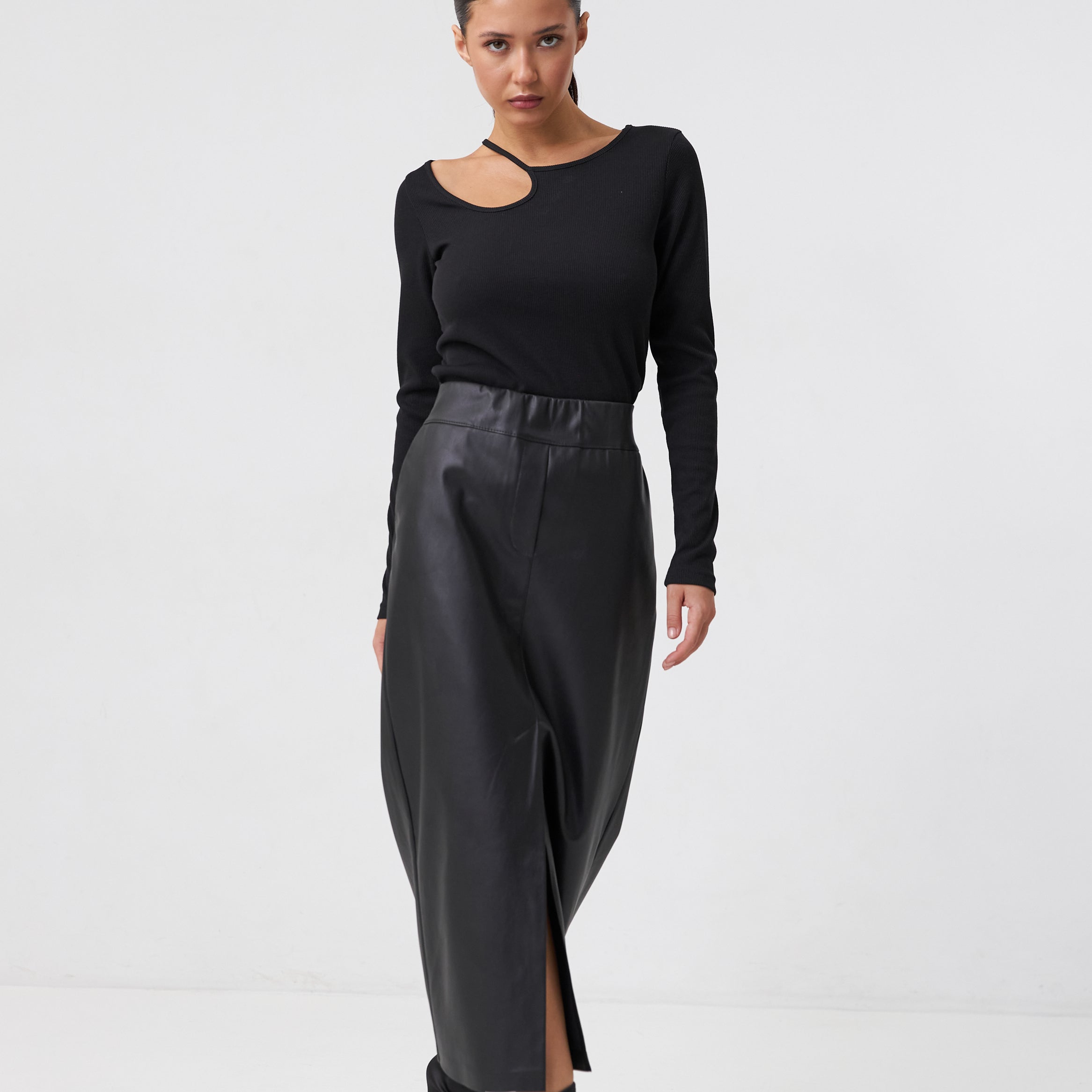 Спідниця з розрізом спереду