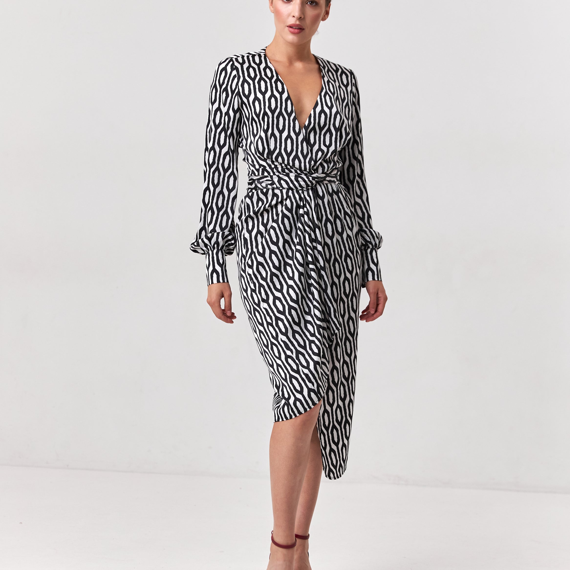 Сукня з паском на зав'язках