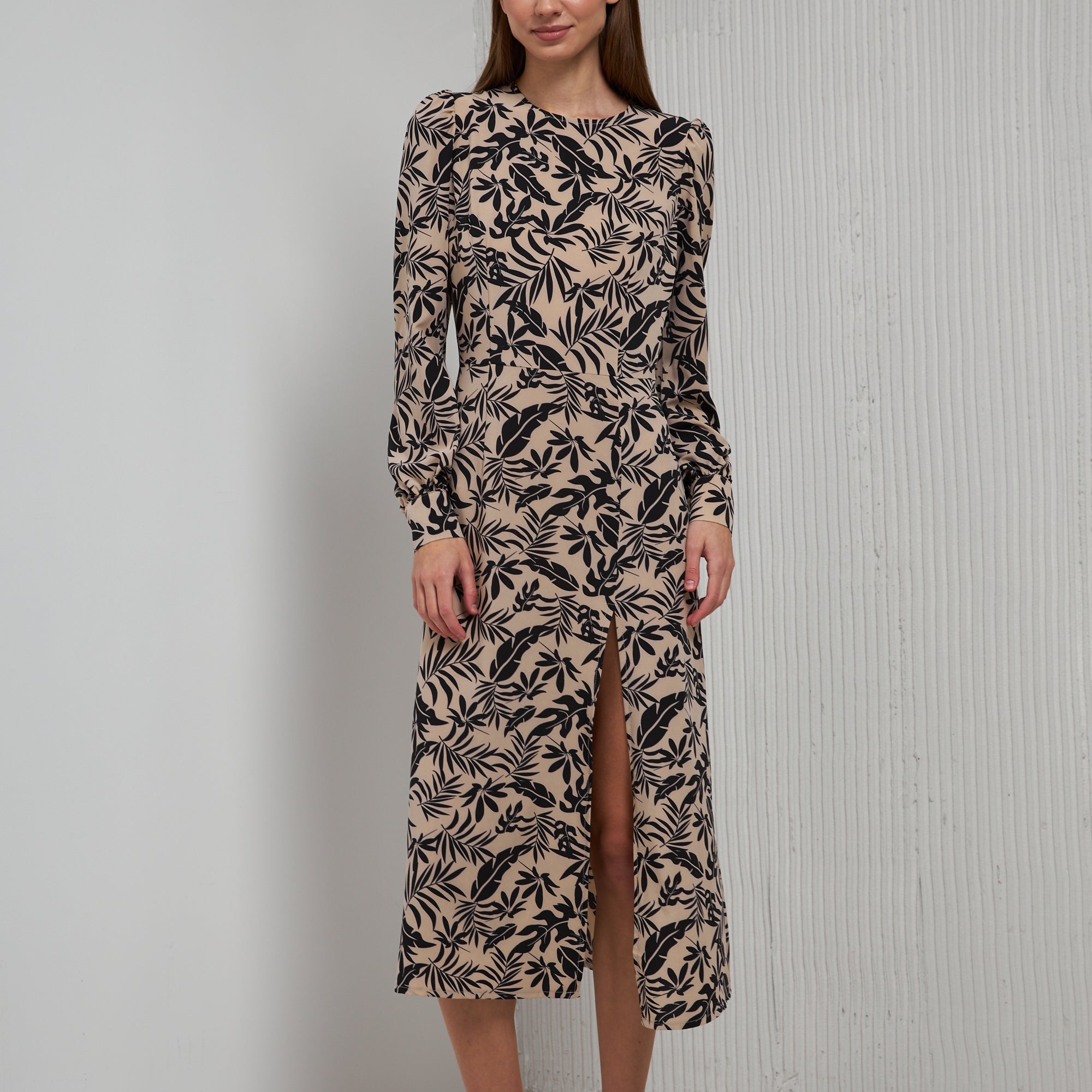 Сукня з широким манжетом