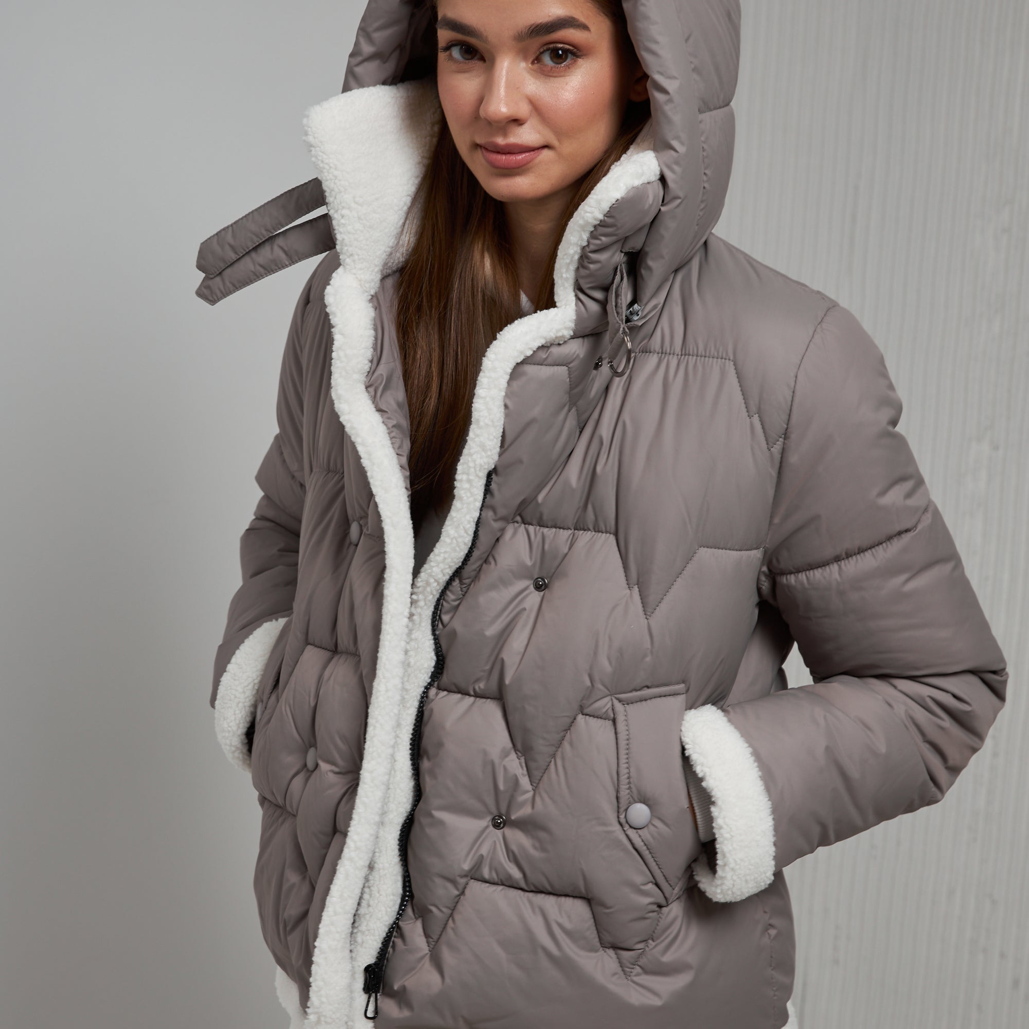 Куртка стьобана з обробкою овчиною