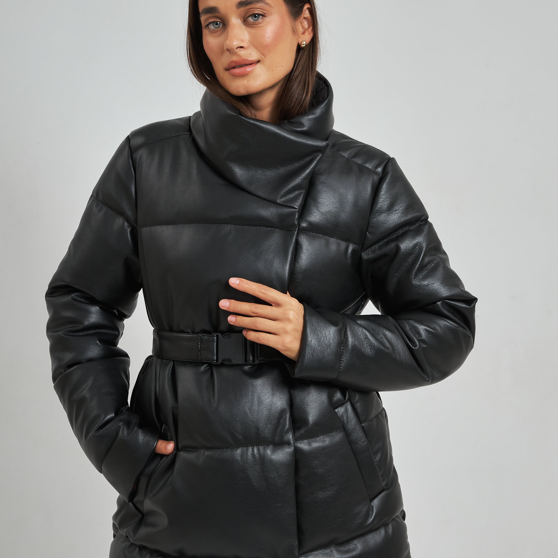 Куртка вкорочена з екошкіри