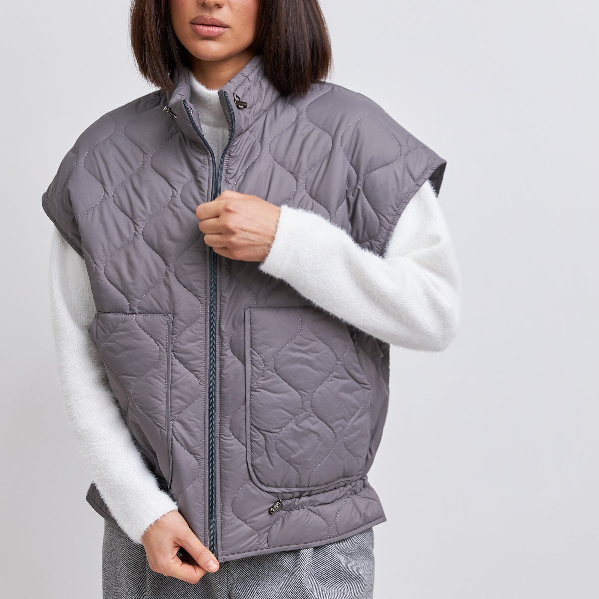 Жилет стьобаний з накладними кишенями