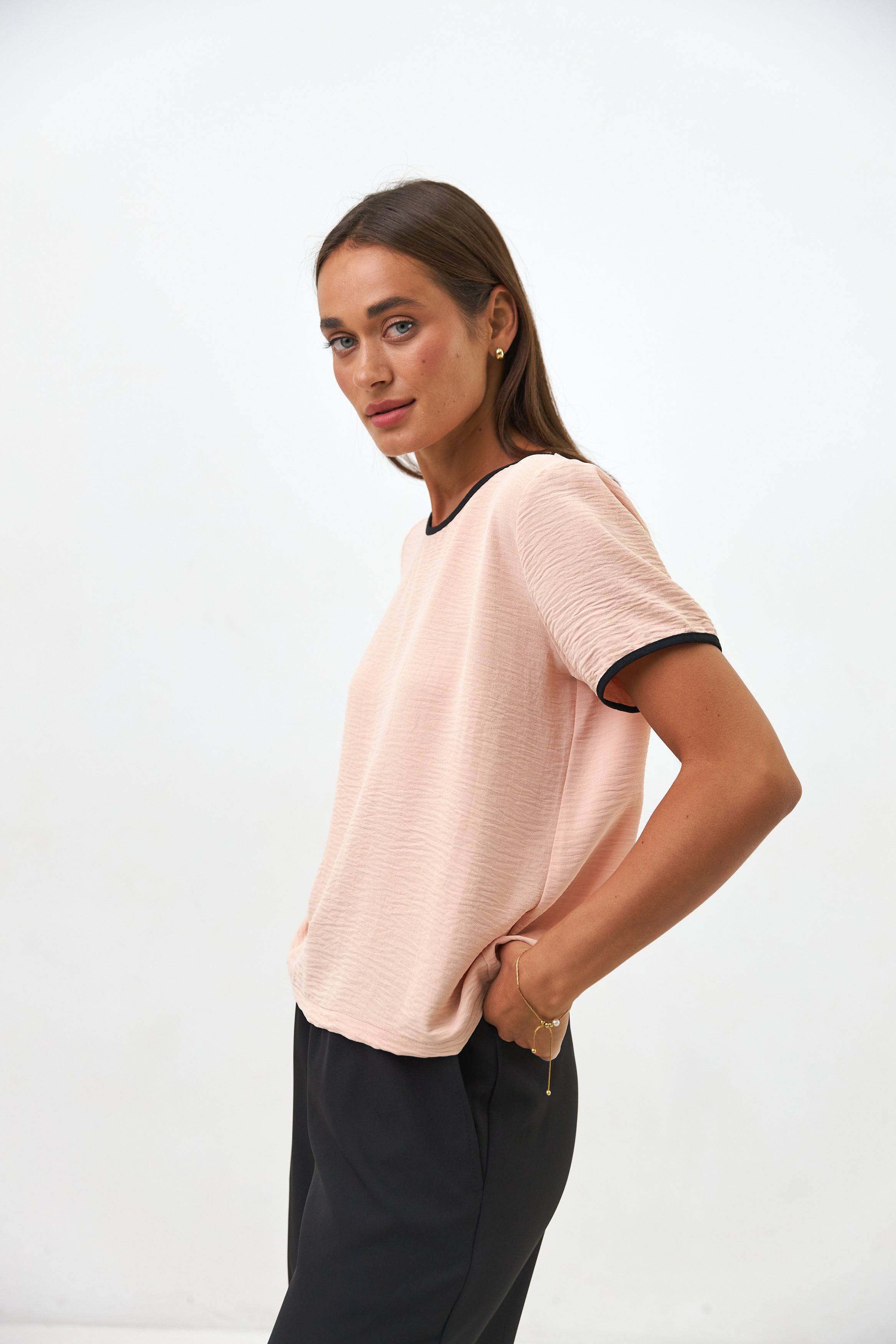 Блуза-футболка з контрасним кантом - Wear Me