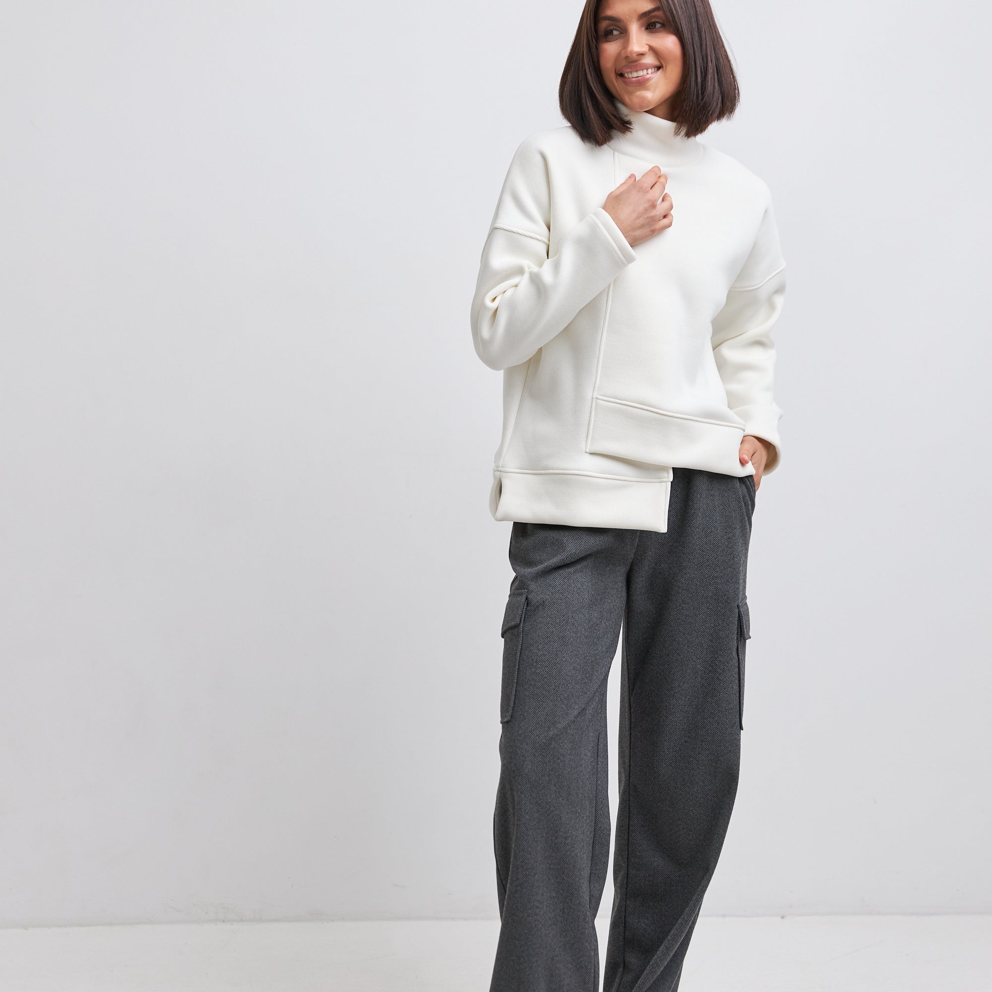 Брюки с накладними кишенями